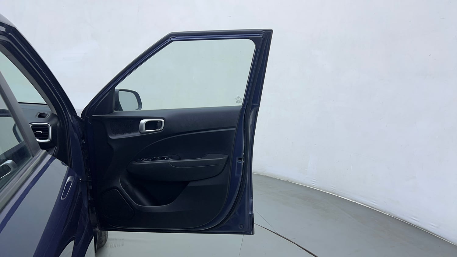 Used 2021 Hyundai Venue SX Plus 1.0 Turbo DCT Petrol Automatic interior RIGHT FRONT DOOR OPEN VIEW