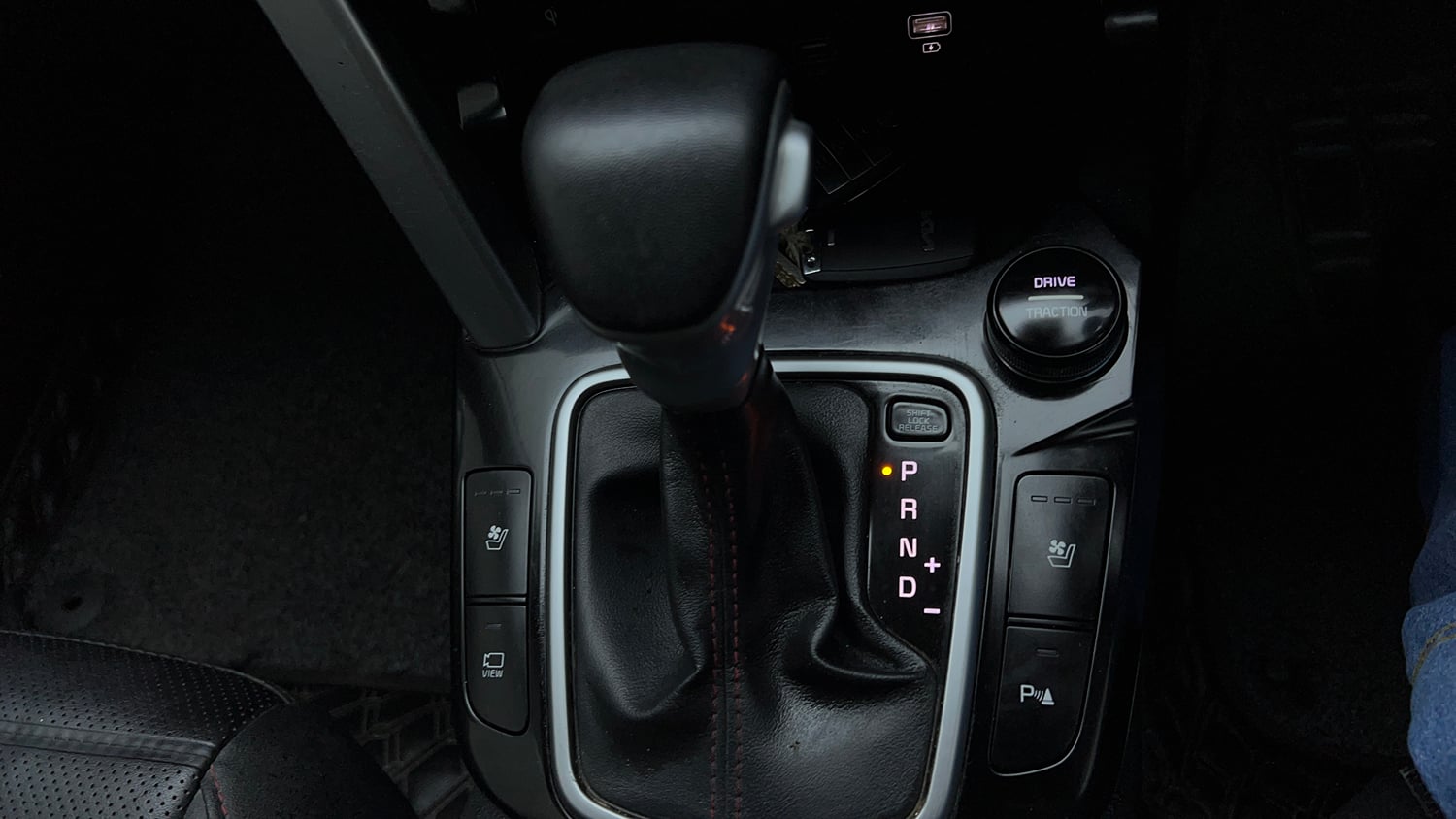 Used 2023 Kia Seltos GTX Plus 1.4 DCT Petrol Automatic interior GEAR  KNOB VIEW