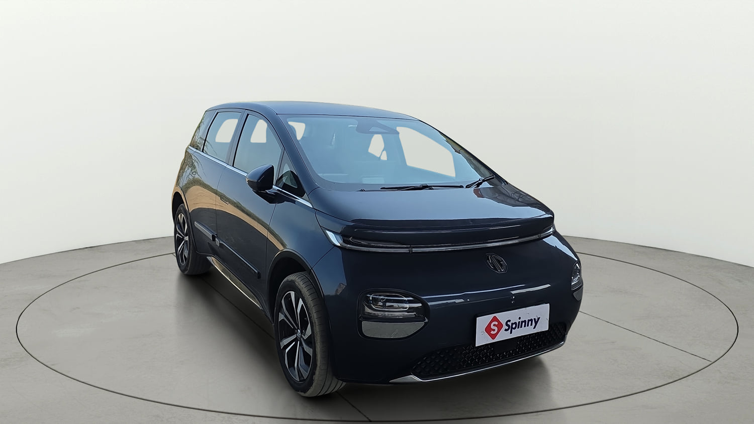 Used 2025 MG Motors Windsor EV Essence Pro Electric Automatic exterior RIGHT FRONT CORNER VIEW