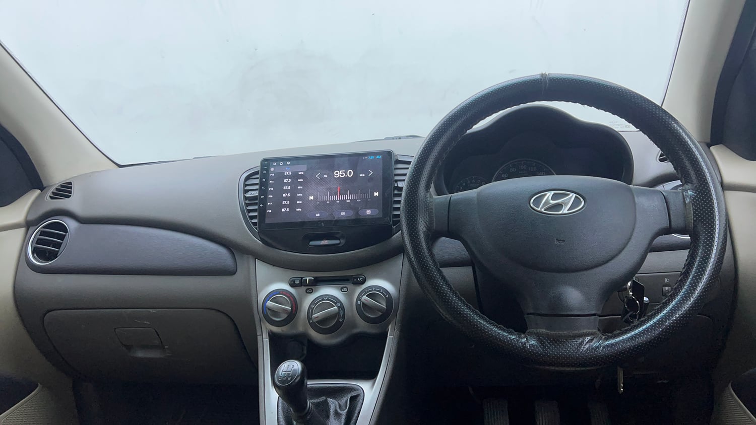 Used 2013 Hyundai i10 Magna 1.2 Kappa2 Petrol Manual interior DASHBOARD VIEW