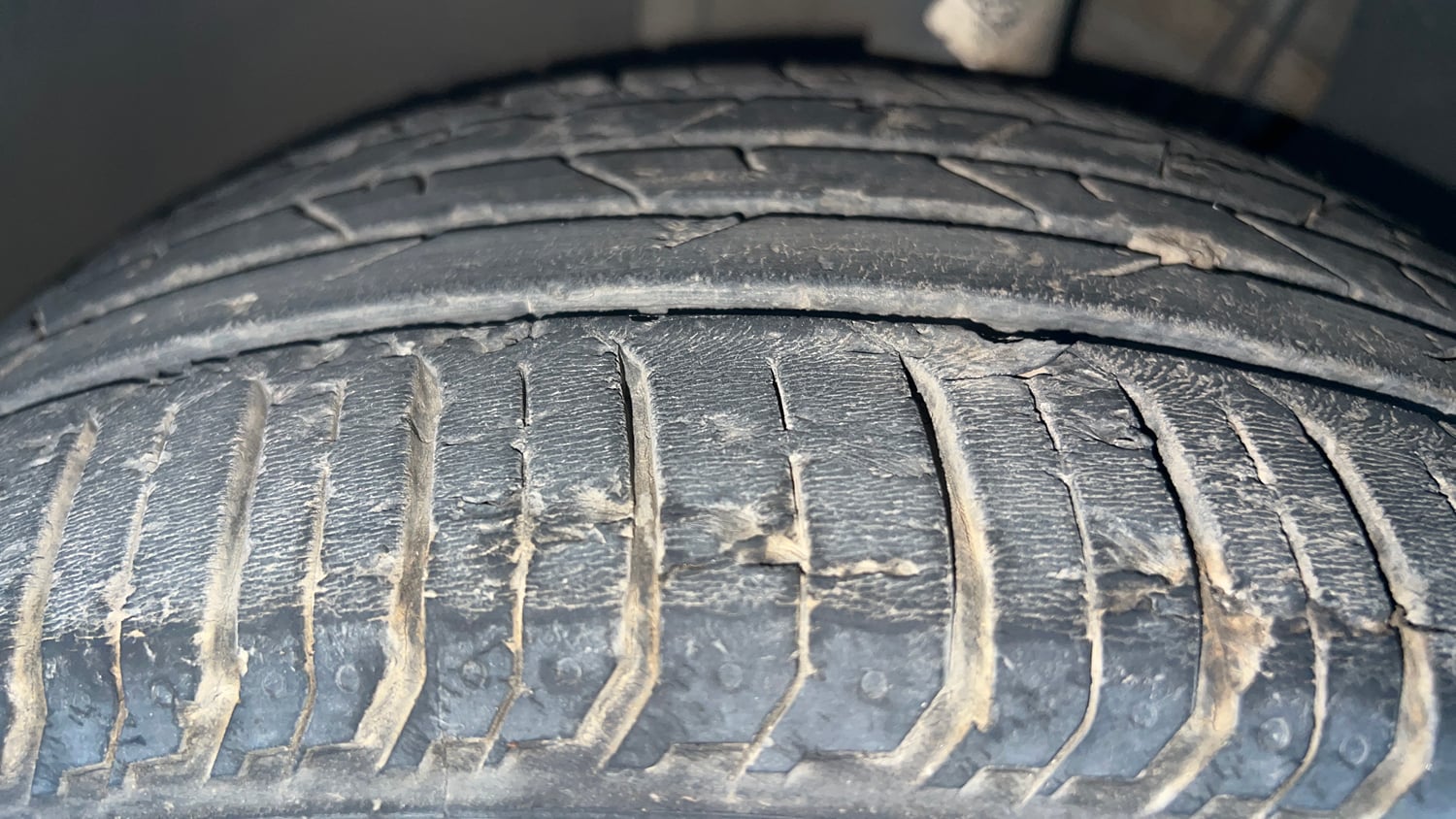Used 2022 Skoda Slavia Style 1.0L TSI AT Petrol Automatic tyres LEFT FRONT TYRE TREAD VIEW