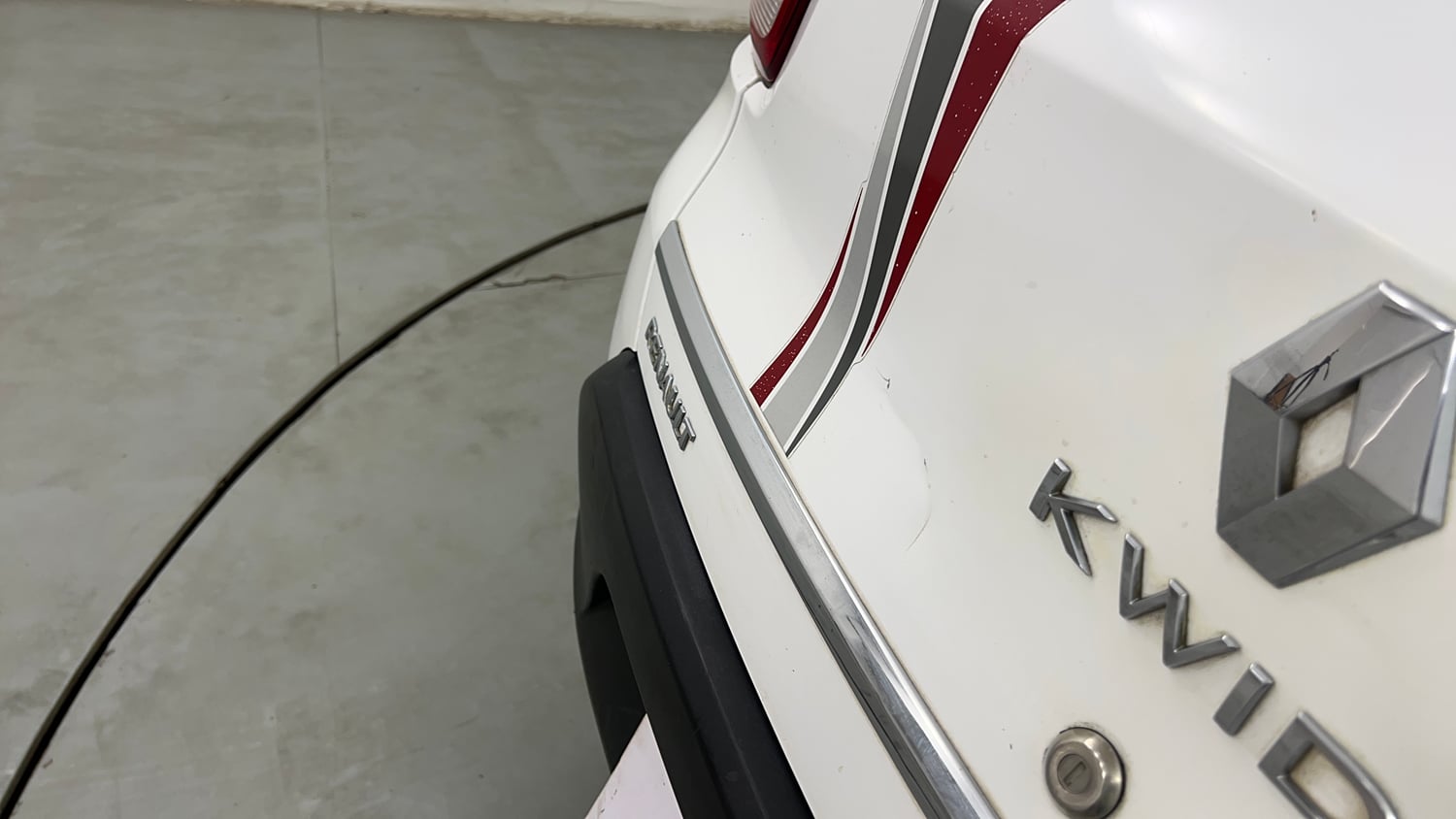 Used 2017 Renault Kwid 1.0 RXT AMT Petrol Automatic dents MINOR DENT
