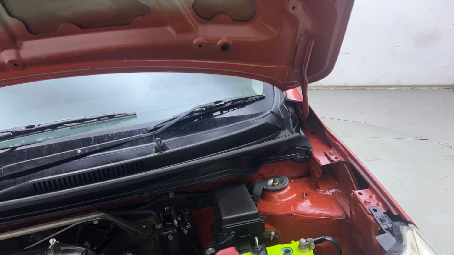 Used 2017 Maruti Suzuki Celerio ZXI (O) AMT Petrol Automatic engine ENGINE LEFT SIDE HINGE & APRON VIEW