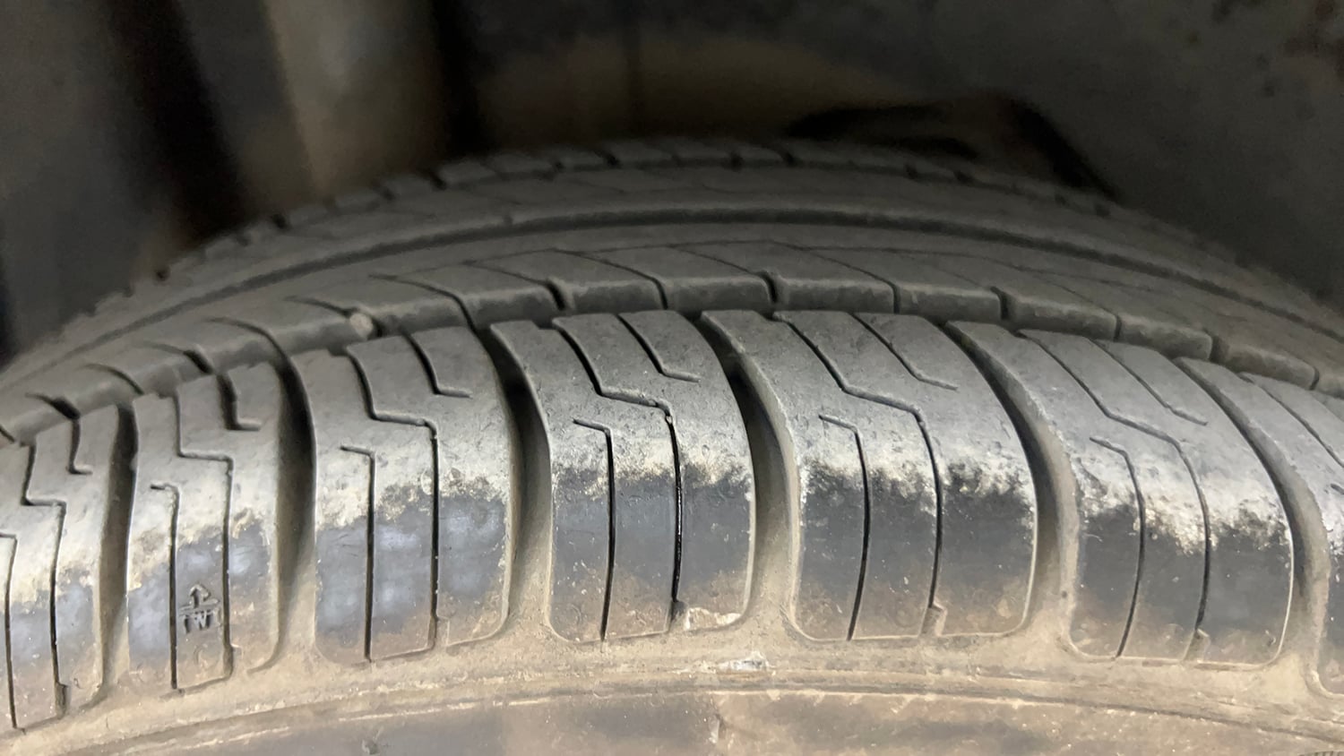 Used 2017 Ford Figo Aspire Trend 1.2 Ti-VCT Petrol Manual tyres RIGHT REAR TYRE TREAD VIEW