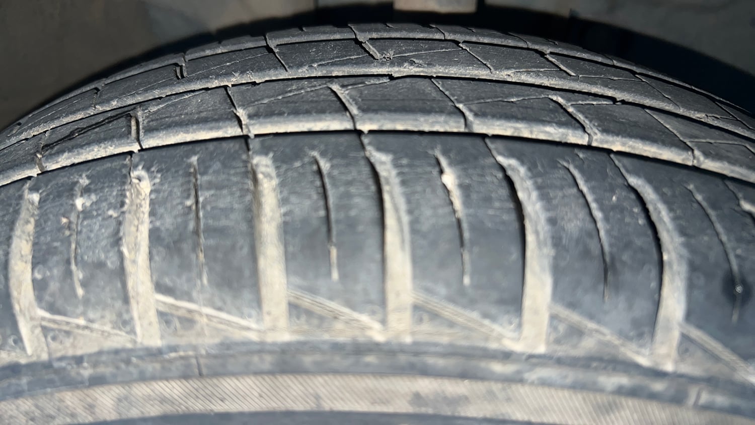 Used 2021 Renault Kwid CLIMBER 1.0 AMT Opt Petrol Automatic tyres RIGHT FRONT TYRE TREAD VIEW