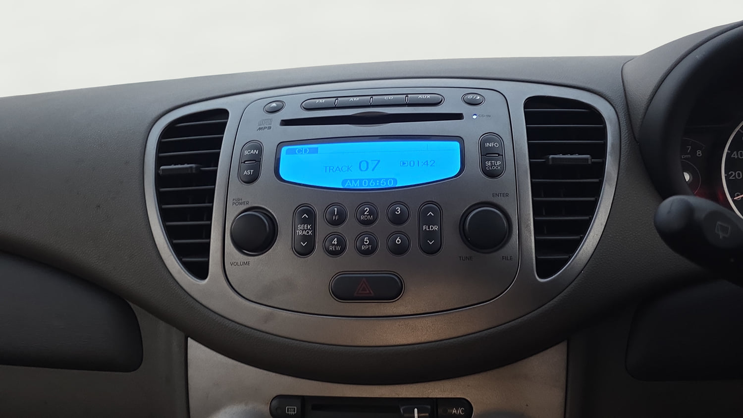 Used 2013 Hyundai i10 Sportz 1.2 Kappa2 Petrol Manual interior MUSIC SYSTEM & AC CONTROL VIEW