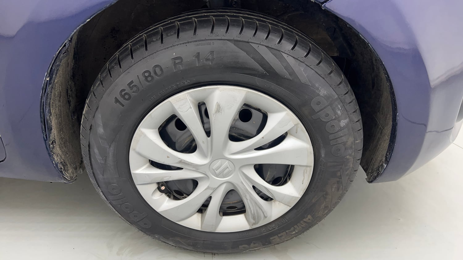 Used 2023 Maruti Suzuki Swift VXi Petrol Manual tyres RIGHT FRONT TYRE RIM VIEW