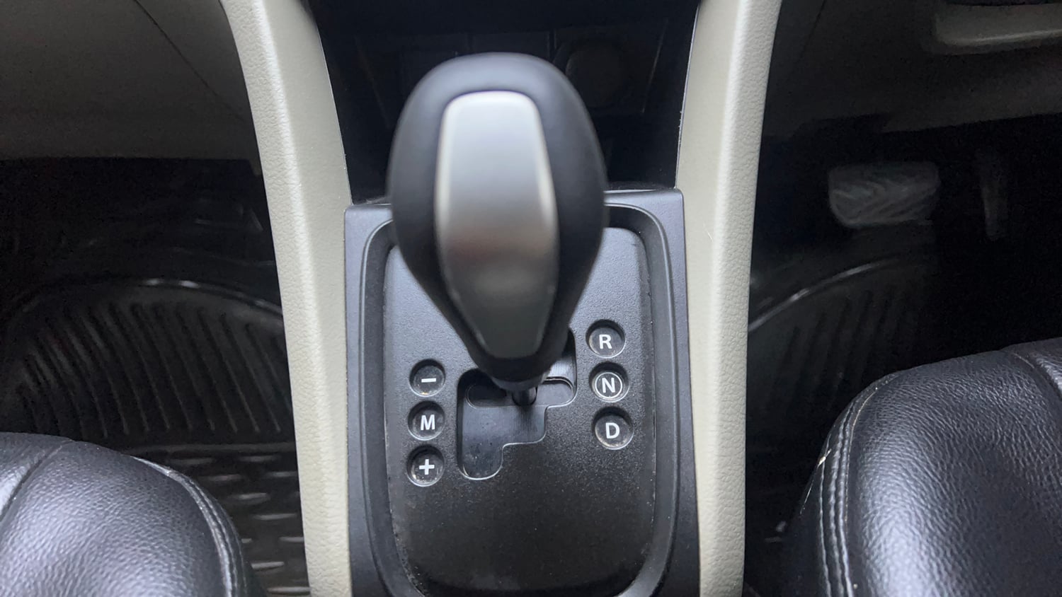 Used 2017 Maruti Suzuki Celerio ZXI (O) AMT Petrol Automatic interior GEAR  KNOB VIEW