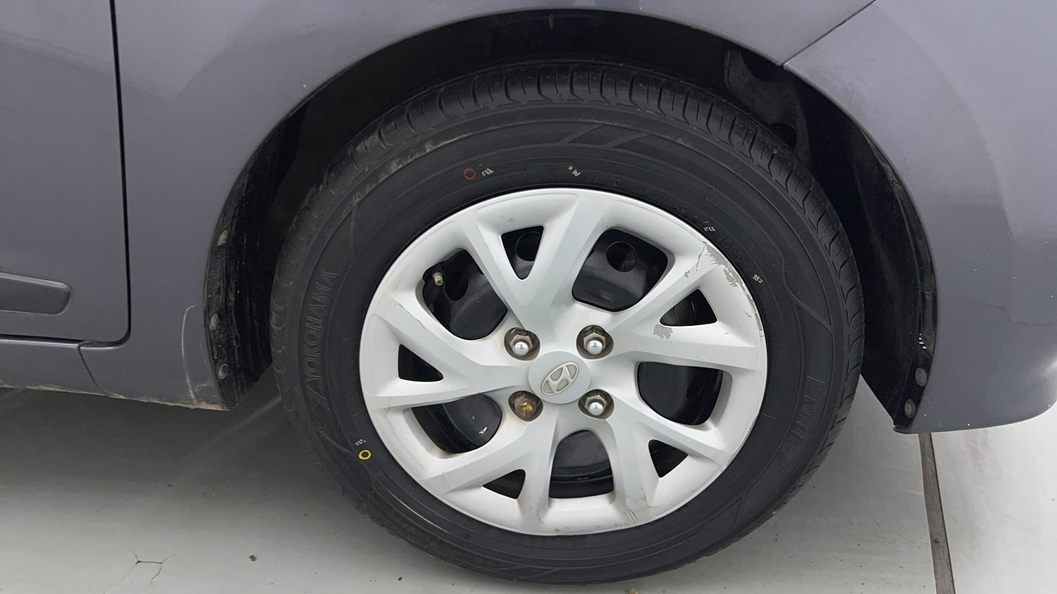 Used 2019 Hyundai Grand i10 Magna 1.2 Kappa VTVT Petrol Manual tyres RIGHT FRONT TYRE RIM VIEW