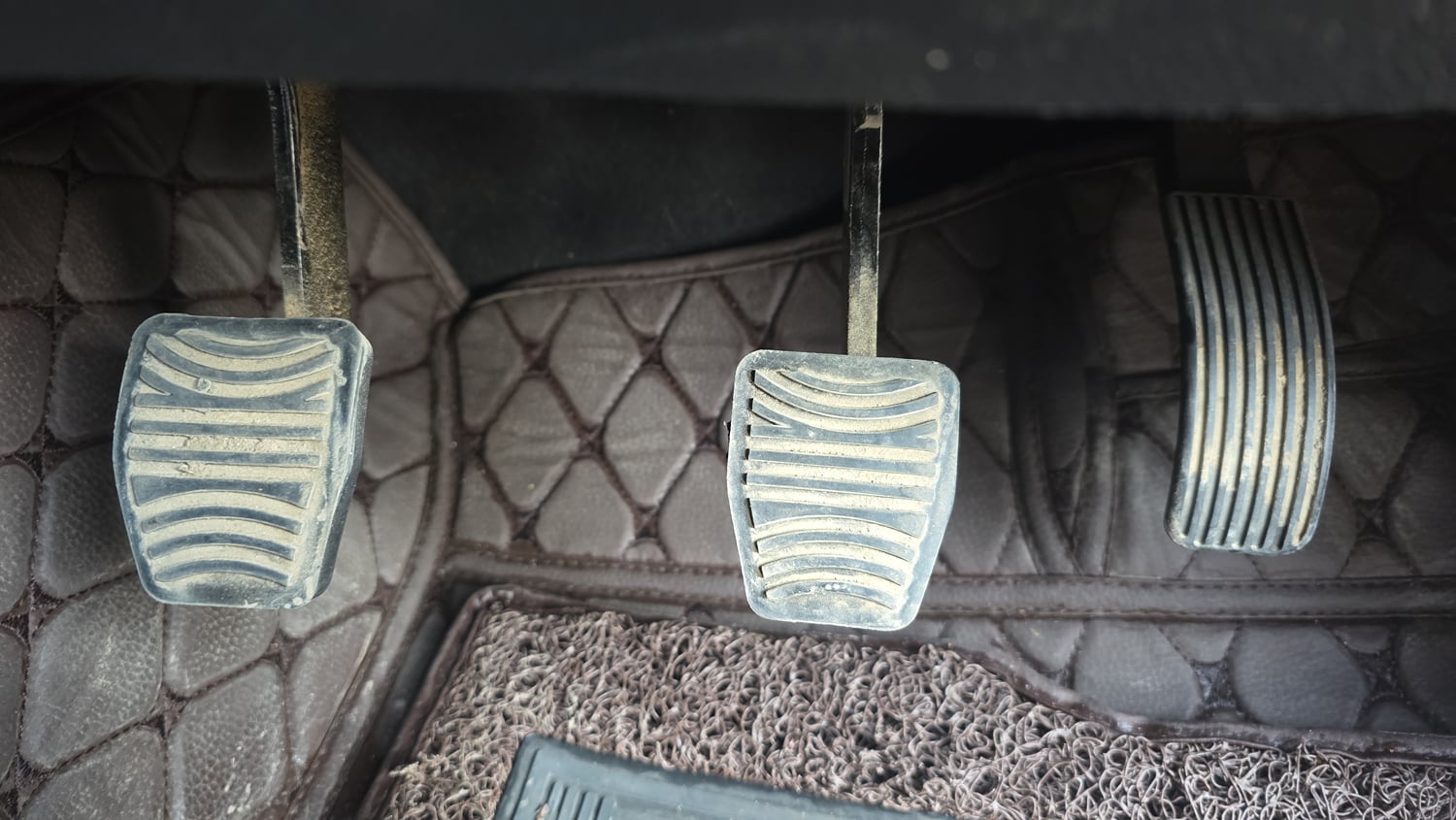 Used 2023 Mahindra Thar LX Hard Top Diesel MT 4WD Diesel Manual interior PEDALS VIEW