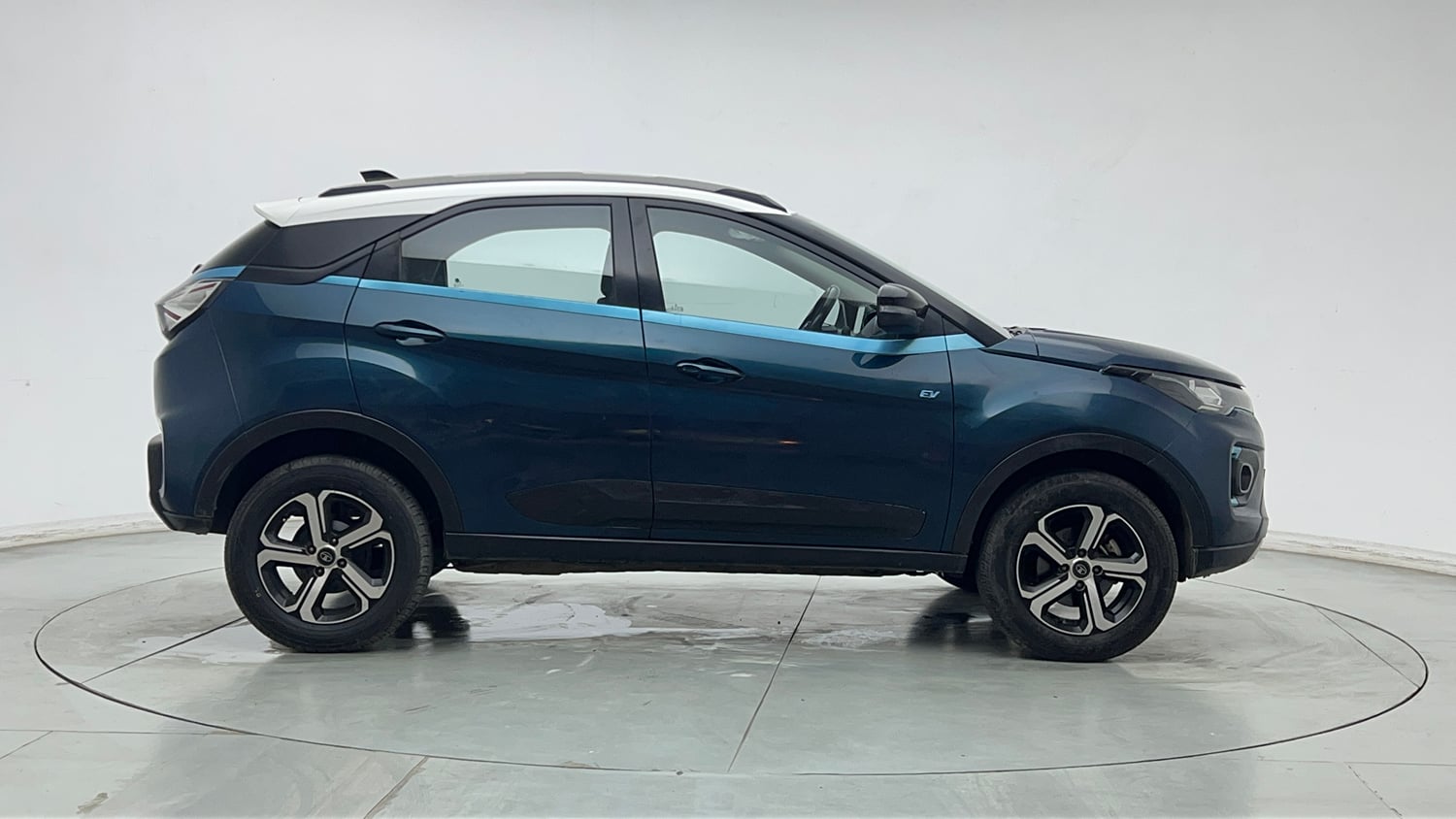 Used 2021 Tata Nexon EV XZ Plus Electric Automatic exterior RIGHT SIDE VIEW