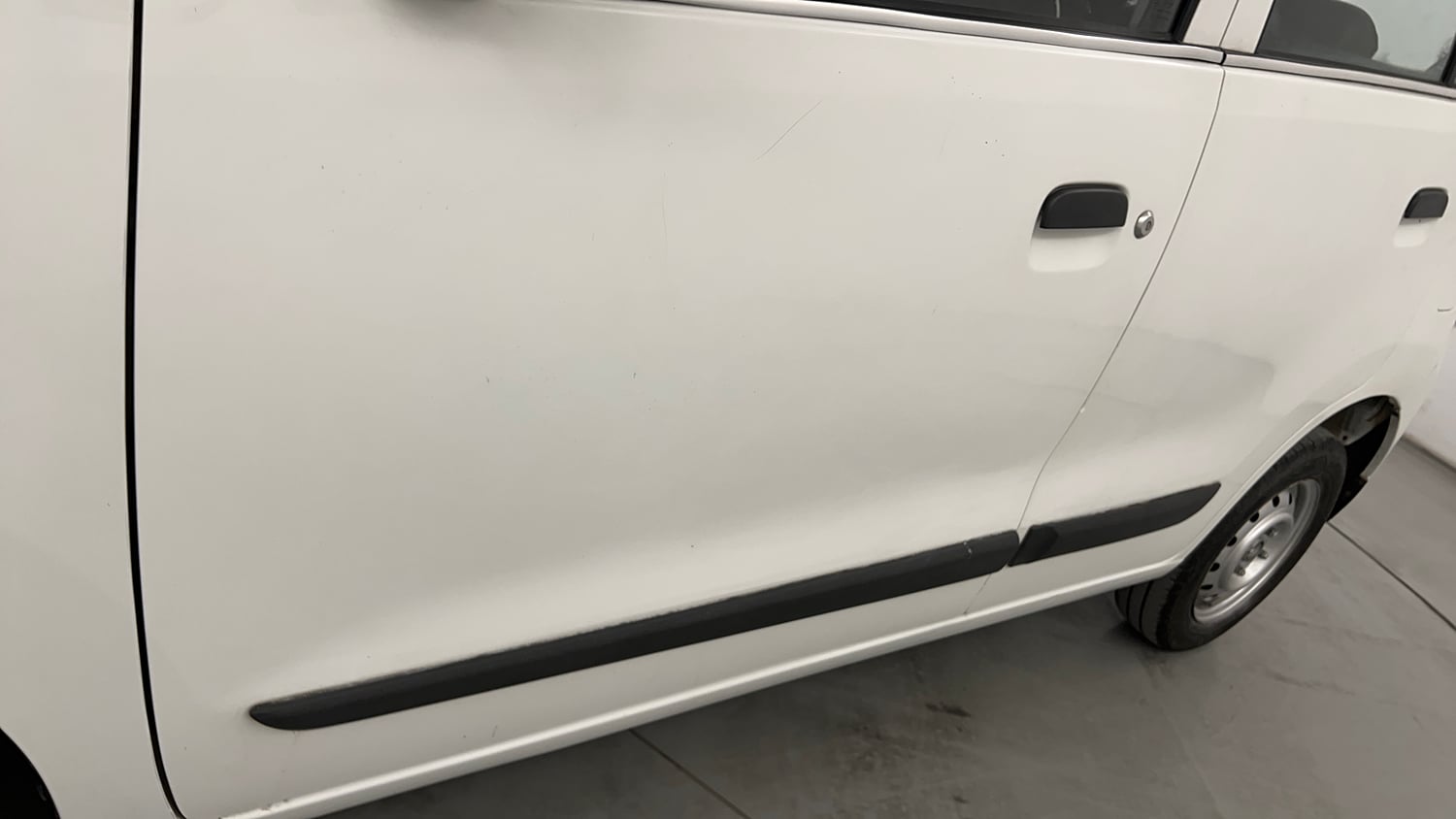 Used 2012 Maruti Suzuki Wagon R LXi Petrol Manual dents MINOR DENT