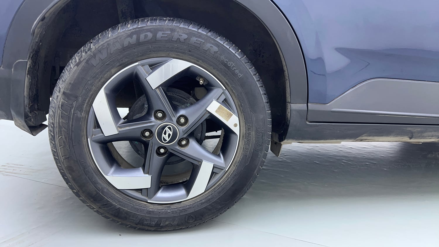 Used 2021 Hyundai Venue SX Plus 1.0 Turbo DCT Petrol Automatic tyres RIGHT REAR TYRE RIM VIEW