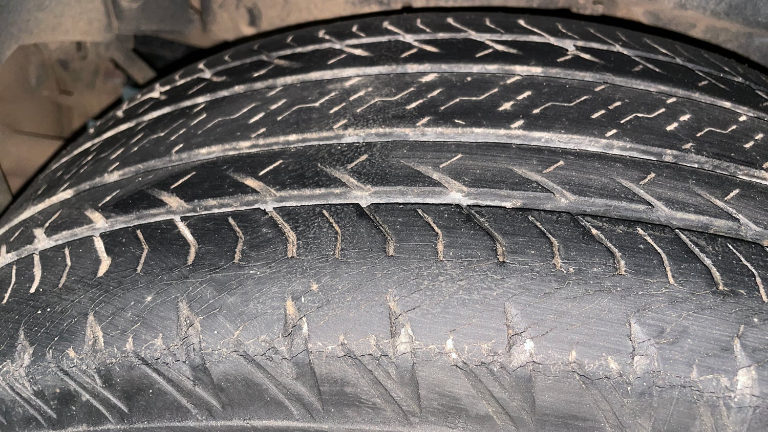 Used 2018 Mahindra XUV500 W11 Diesel Manual tyres RIGHT REAR TYRE TREAD VIEW