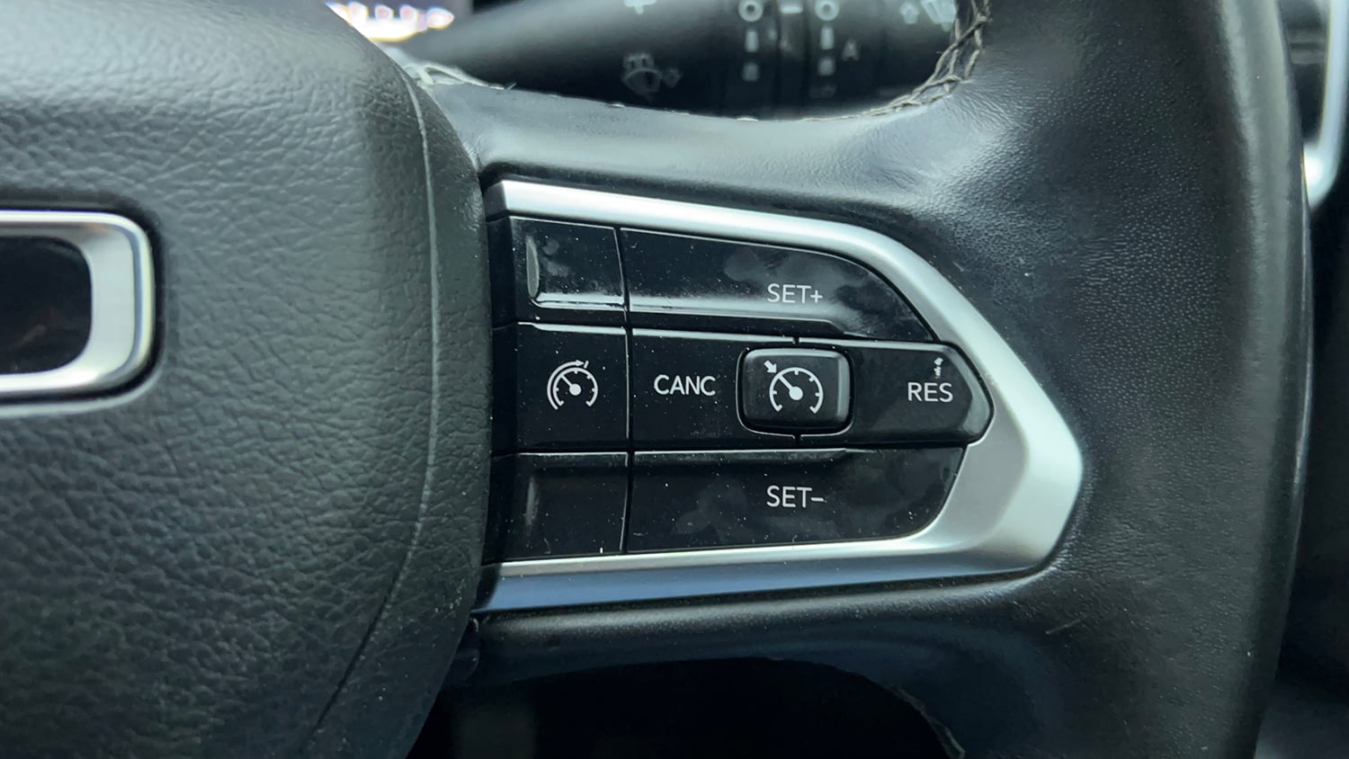 Used 2022 Jeep Compass Model S (O) Diesel 4x4 AT Diesel Automatic top_features Cruise control