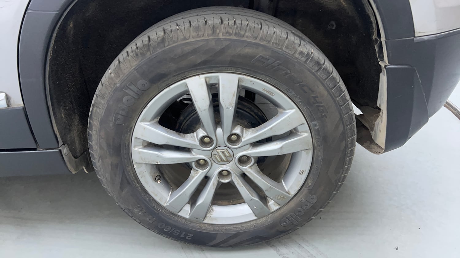 Used 2017 Maruti Suzuki Vitara Brezza [2016-2020] ZDi Plus Diesel Manual tyres LEFT REAR TYRE RIM VIEW