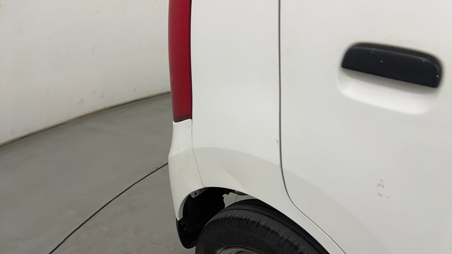 Used 2012 Maruti Suzuki Wagon R LXi Petrol Manual dents MINOR DENT