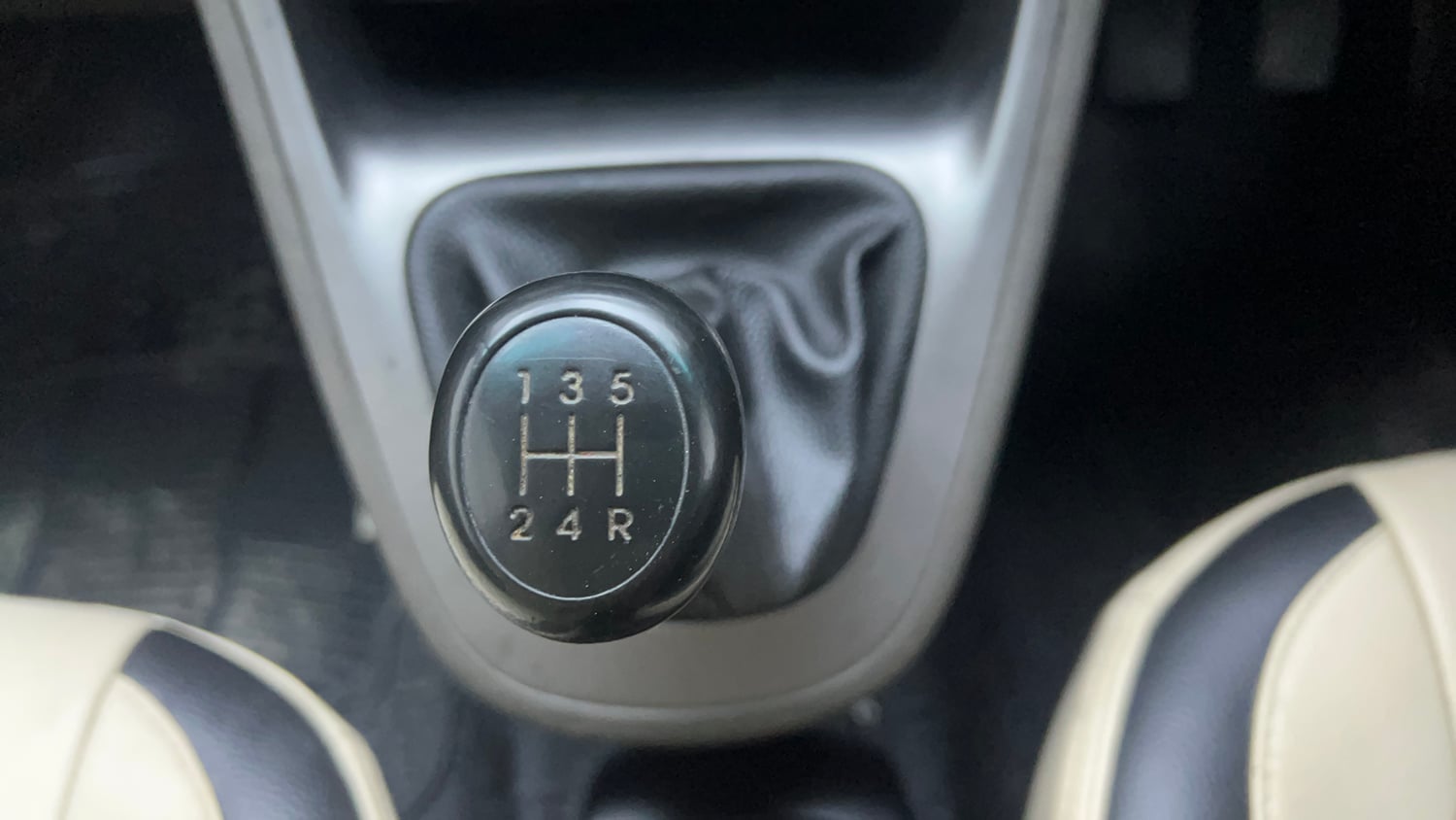 Used 2013 Hyundai i10 Magna 1.2 Kappa2 Petrol Manual interior GEAR  KNOB VIEW