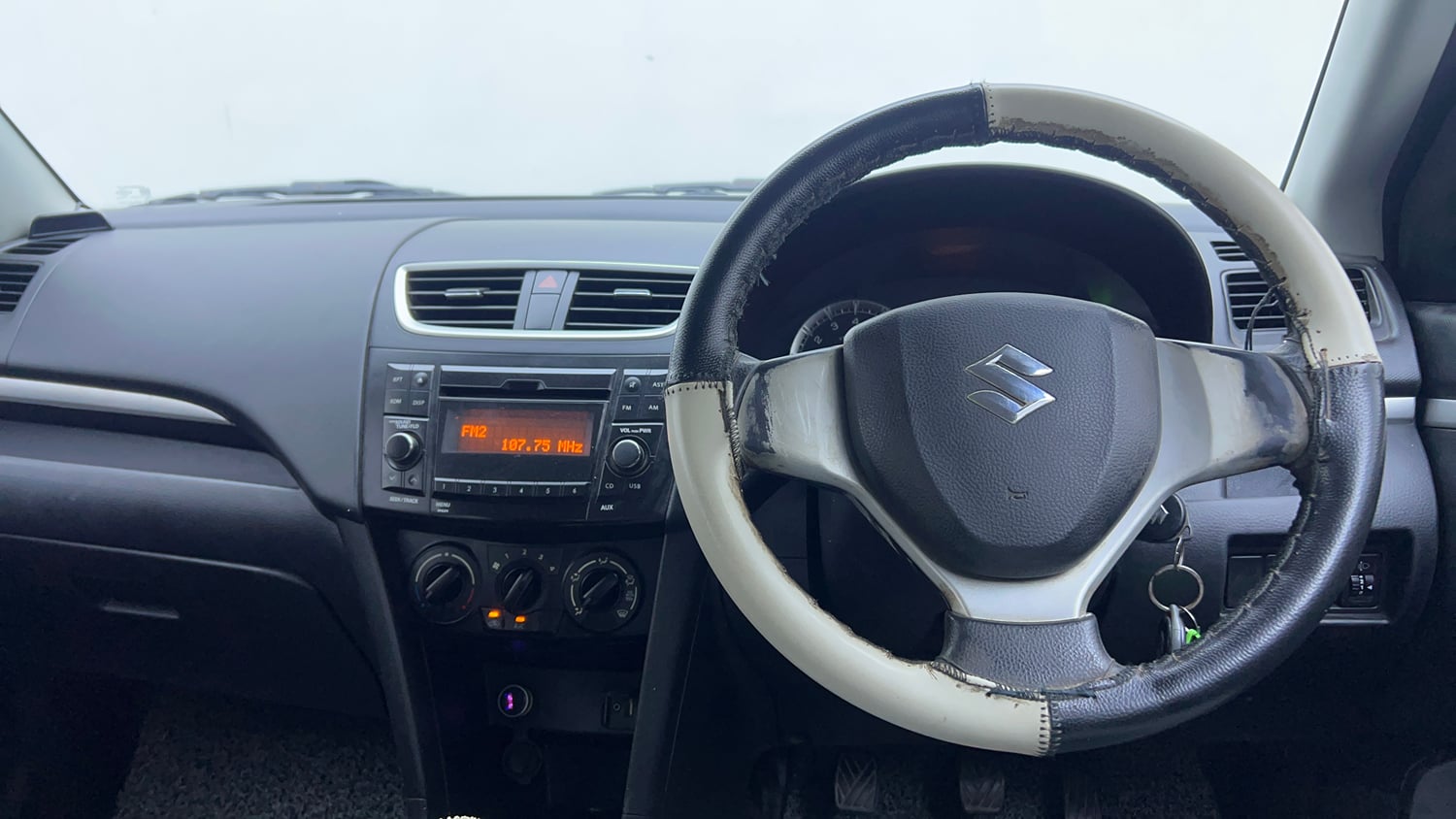 Used 2015 Maruti Suzuki Swift VXi Petrol Manual interior STEERING VIEW