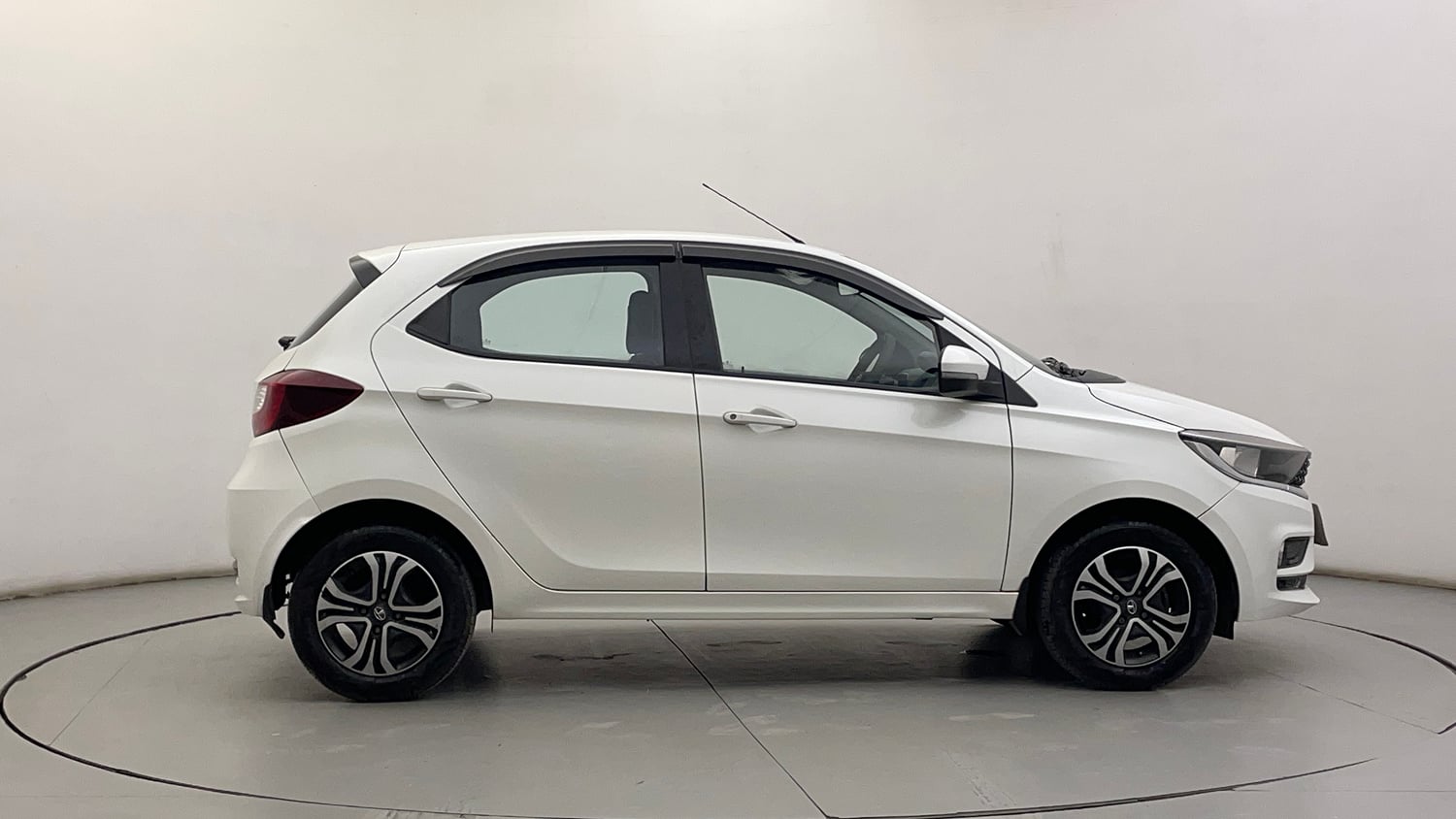 Used 2020 Tata Tiago Revotron XZ Petrol Manual exterior RIGHT SIDE VIEW