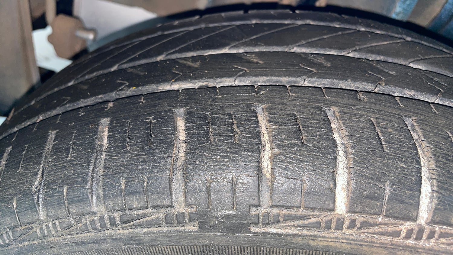 Used 2017 Tata Tiago Revotron XZ Petrol Manual tyres RIGHT REAR TYRE TREAD VIEW