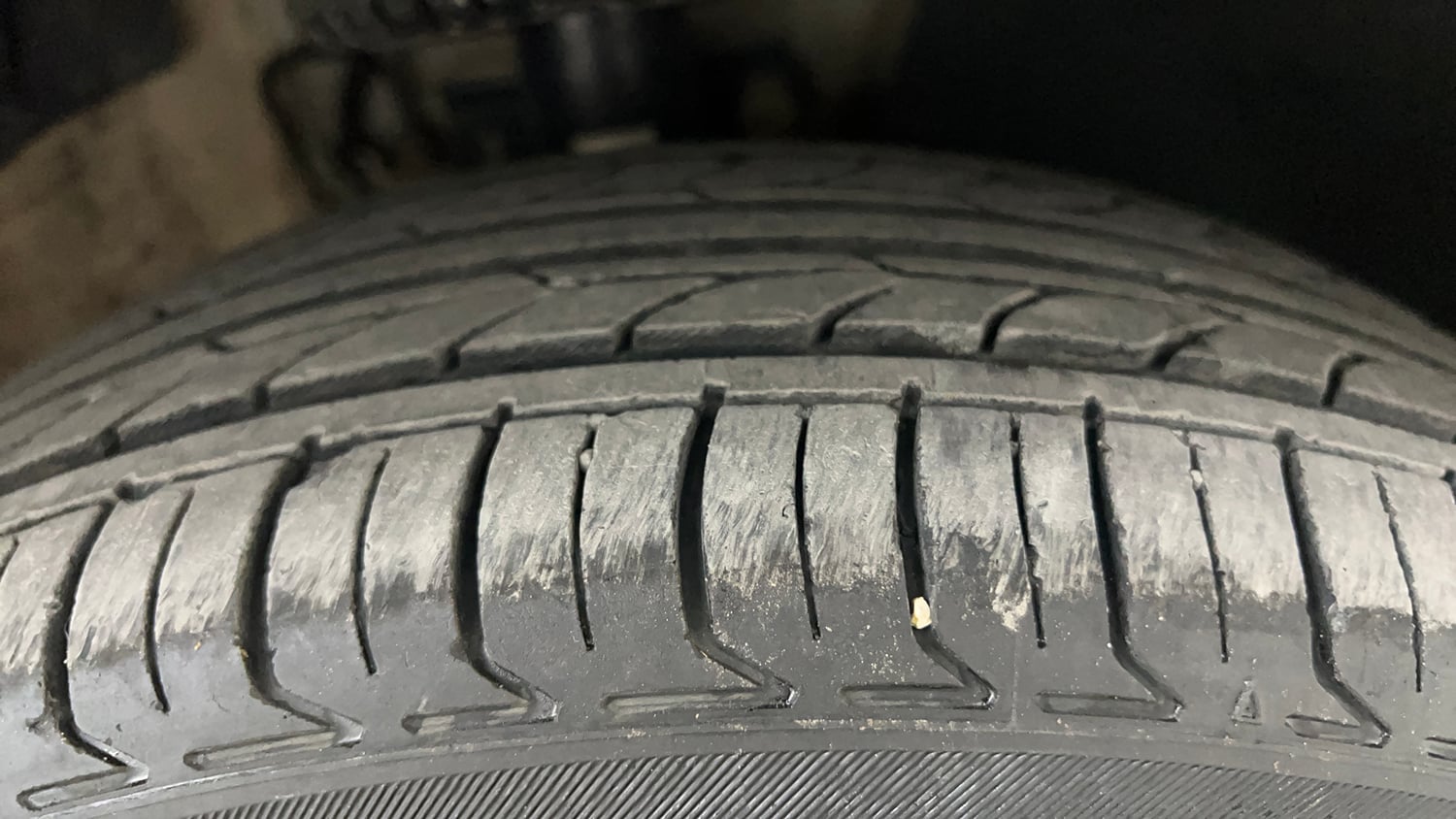 Used 2016 Volkswagen Polo Highline1.2L (P) Petrol Manual tyres RIGHT FRONT TYRE TREAD VIEW