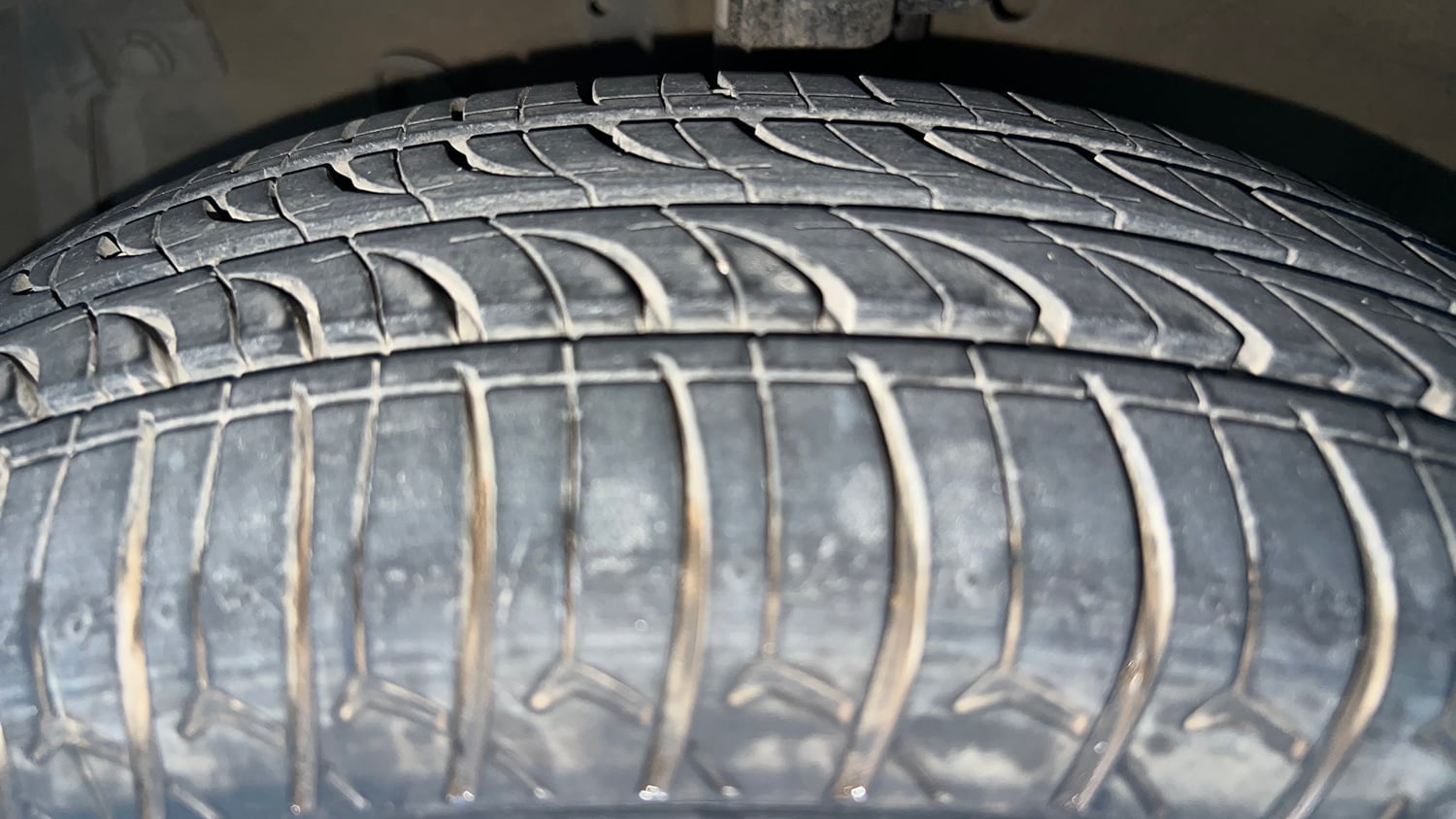 Used 2015 Maruti Suzuki Swift VXi Petrol Manual tyres LEFT FRONT TYRE TREAD VIEW