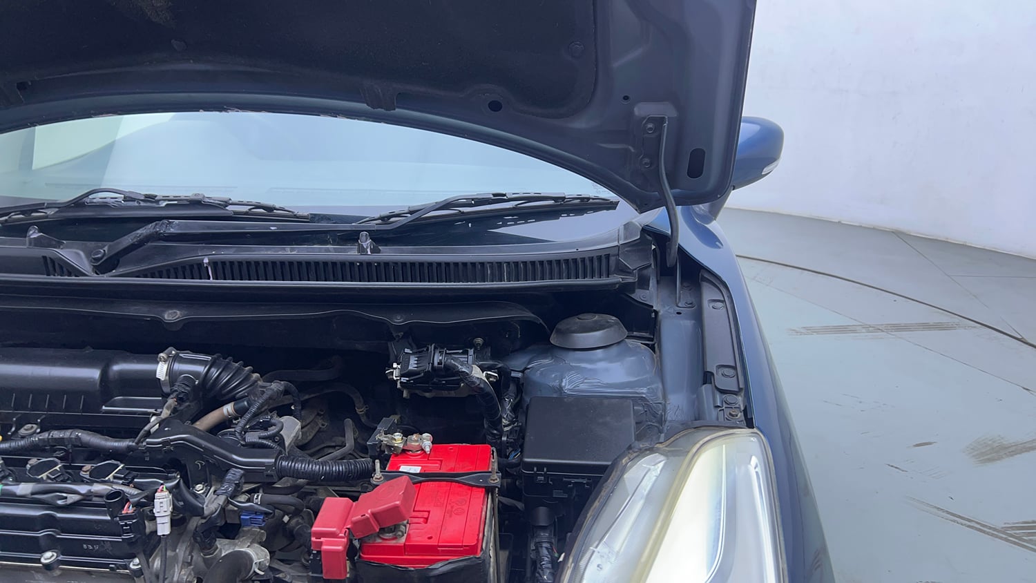 Used 2017 Maruti Suzuki Baleno Delta 1.2 Petrol Manual engine ENGINE LEFT SIDE HINGE & APRON VIEW