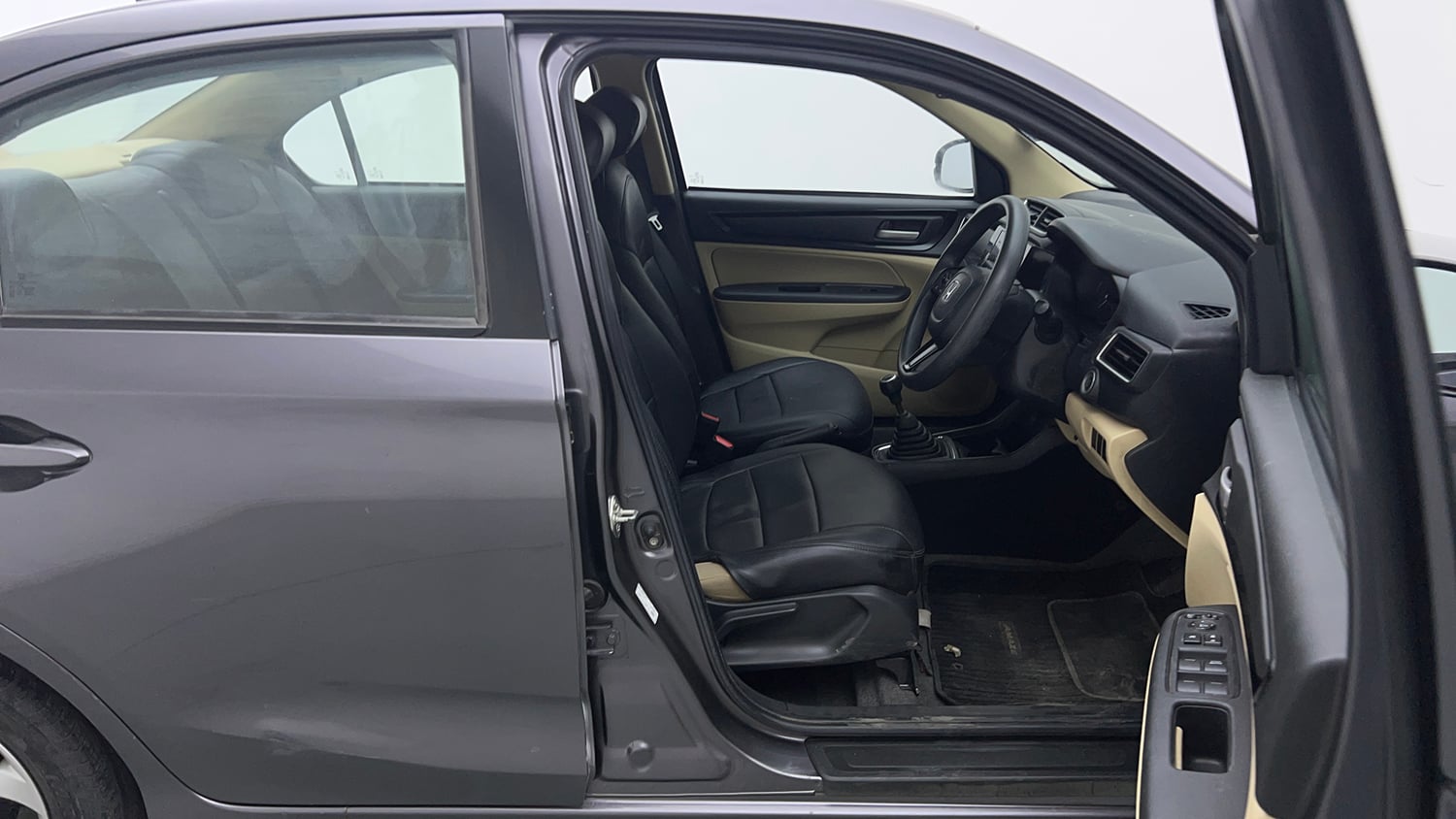 Used 2018 Honda Amaze 1.2 V MT Petrol Petrol Manual interior RIGHT SIDE FRONT DOOR CABIN VIEW