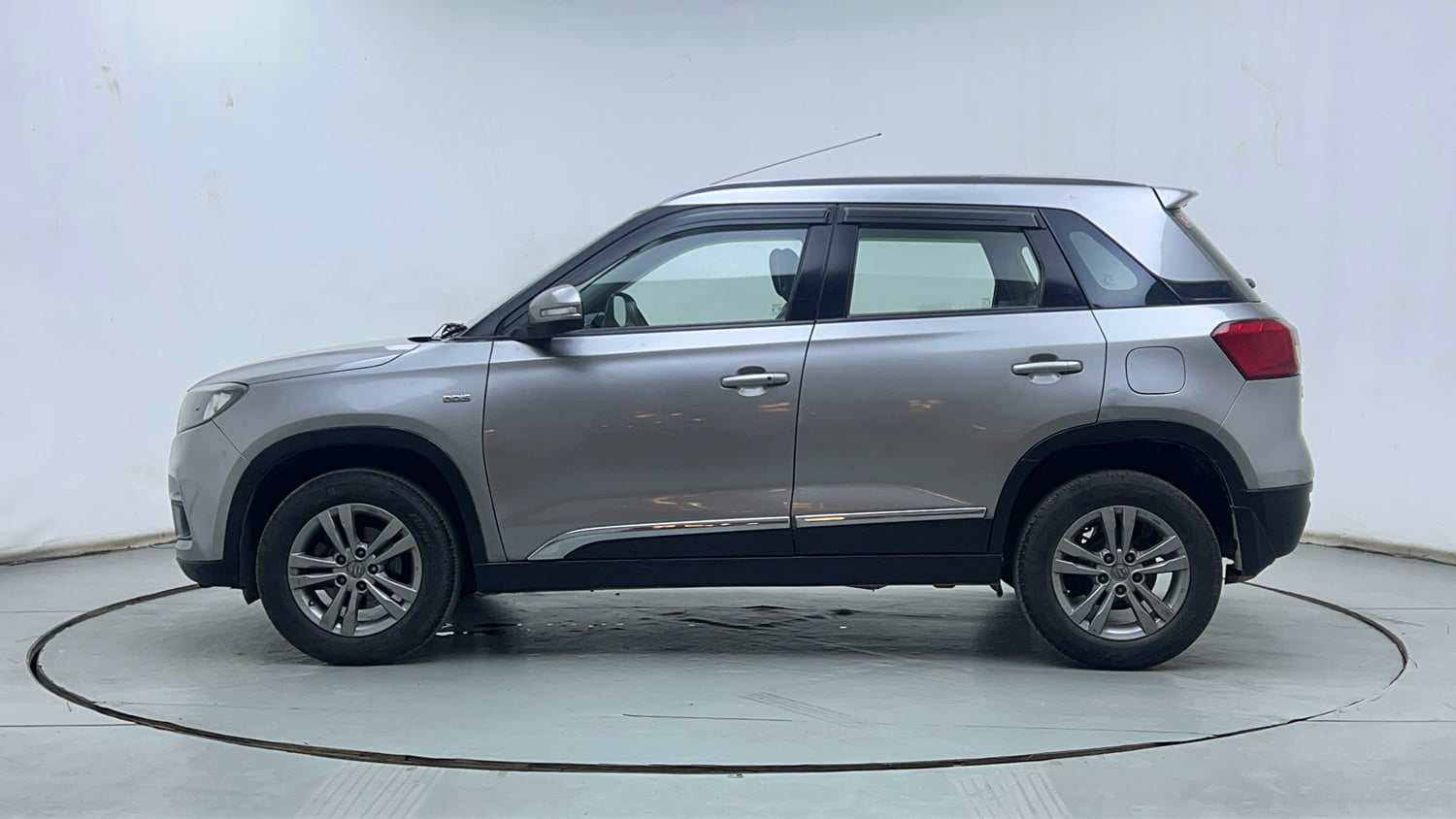 Used 2017 Maruti Suzuki Vitara Brezza [2016-2020] ZDi Plus Diesel Manual exterior LEFT SIDE VIEW