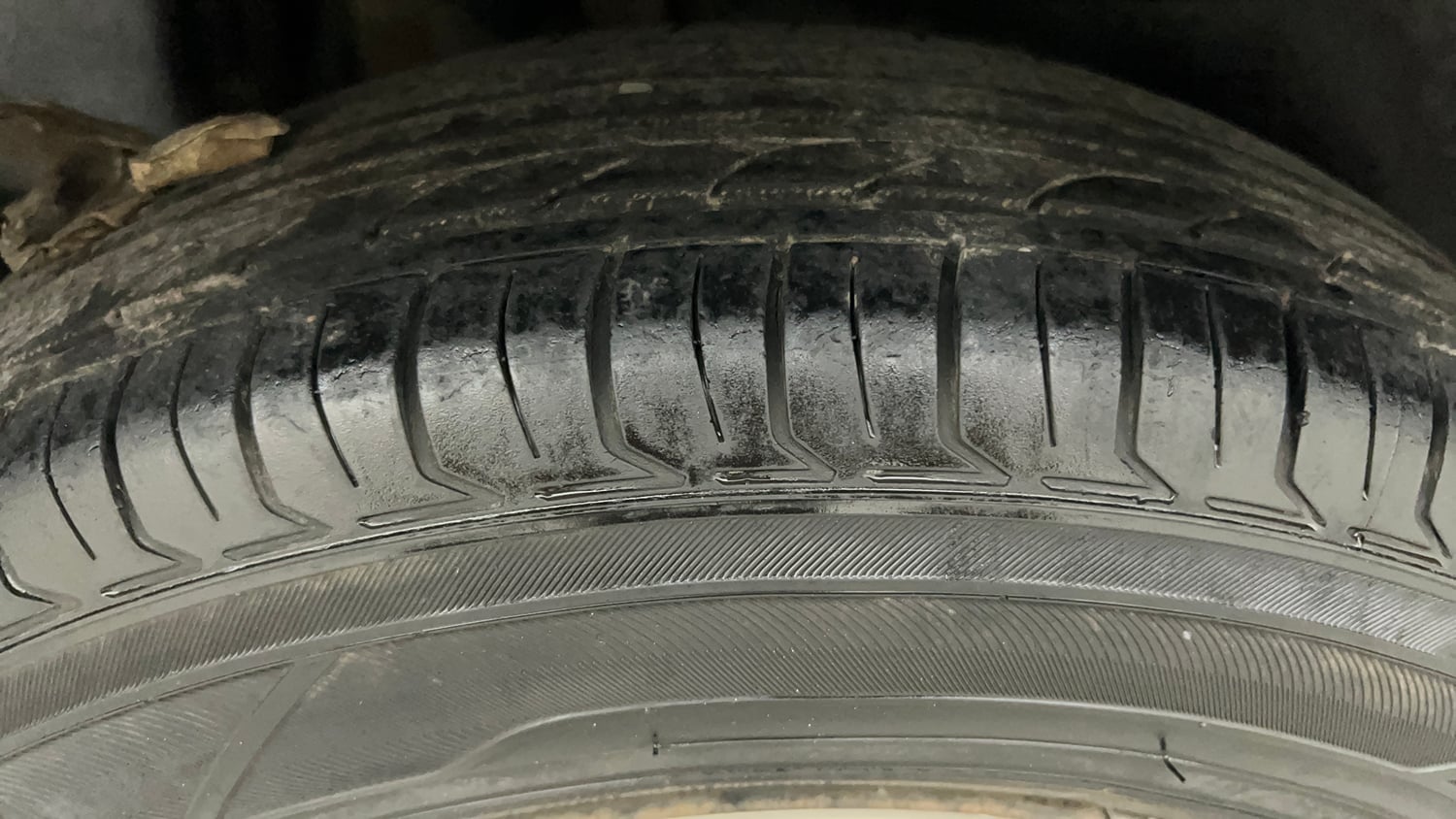 Used 2018 Maruti Suzuki Dzire VXi Petrol Manual tyres RIGHT REAR TYRE TREAD VIEW