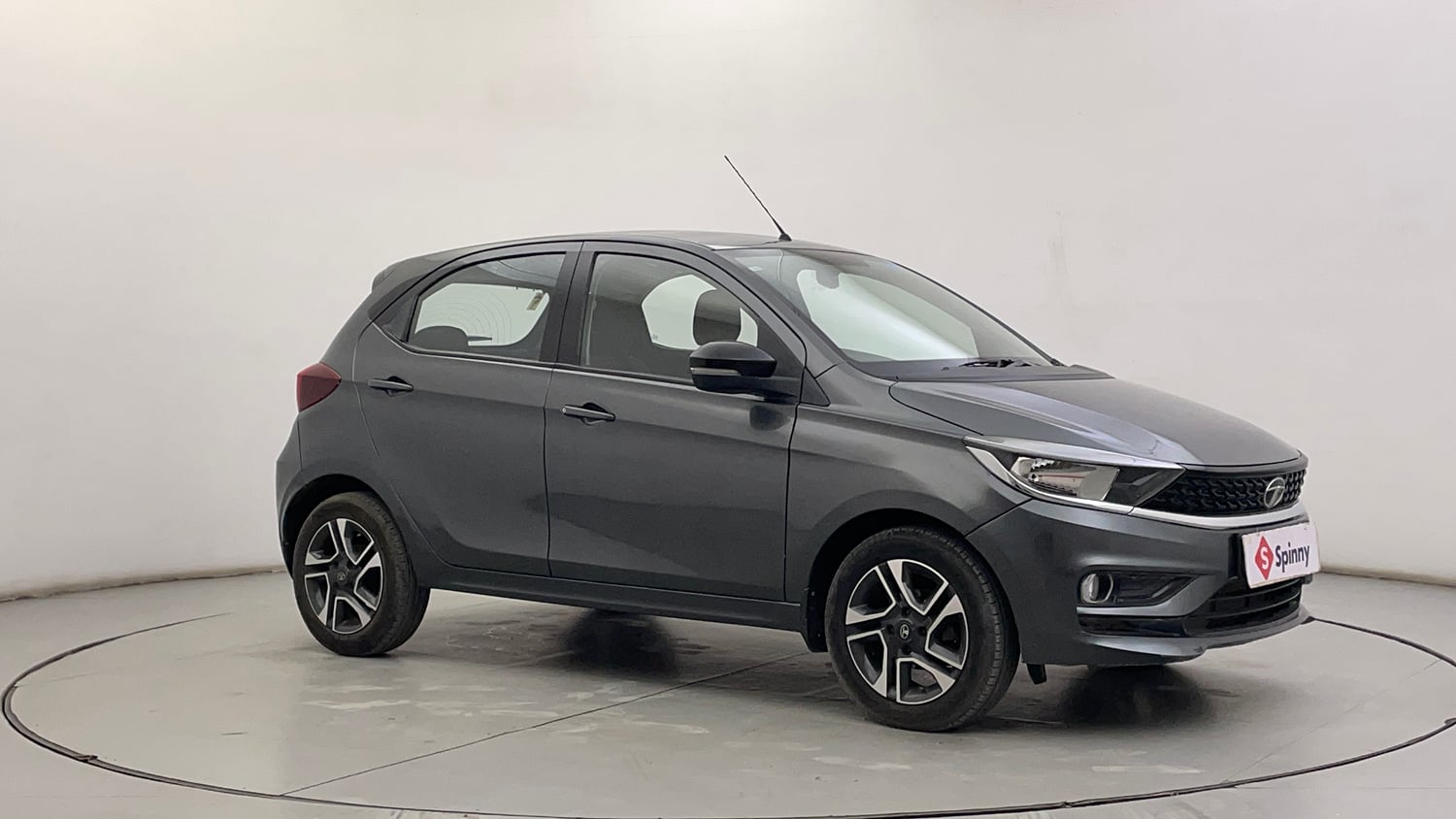 Used 2022 Tata Tiago XZA Plus Petrol Automatic exterior RIGHT FRONT CORNER VIEW