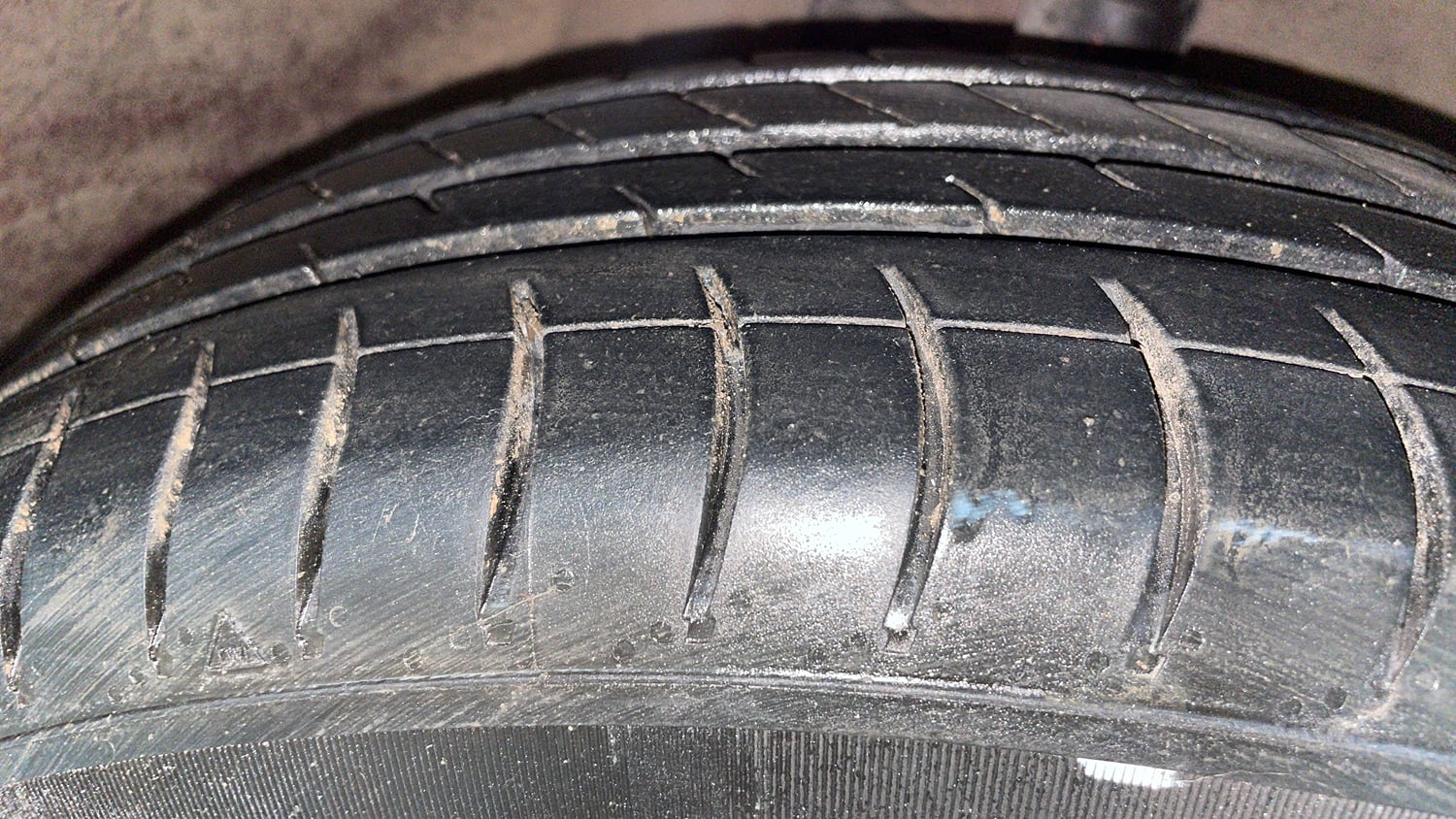 Used 2013 Hyundai Grand i10 Sportz 1.1 CRDi Diesel Manual tyres RIGHT FRONT TYRE TREAD VIEW