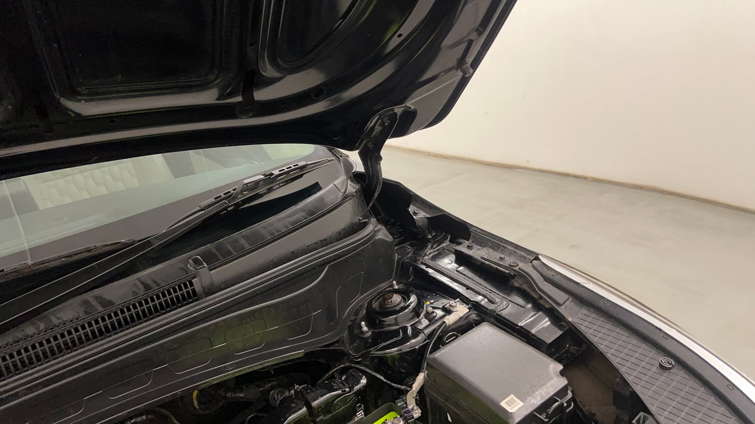 Used 2022 Kia Seltos HTX 1.5 Petrol Manual engine ENGINE LEFT SIDE HINGE & APRON VIEW