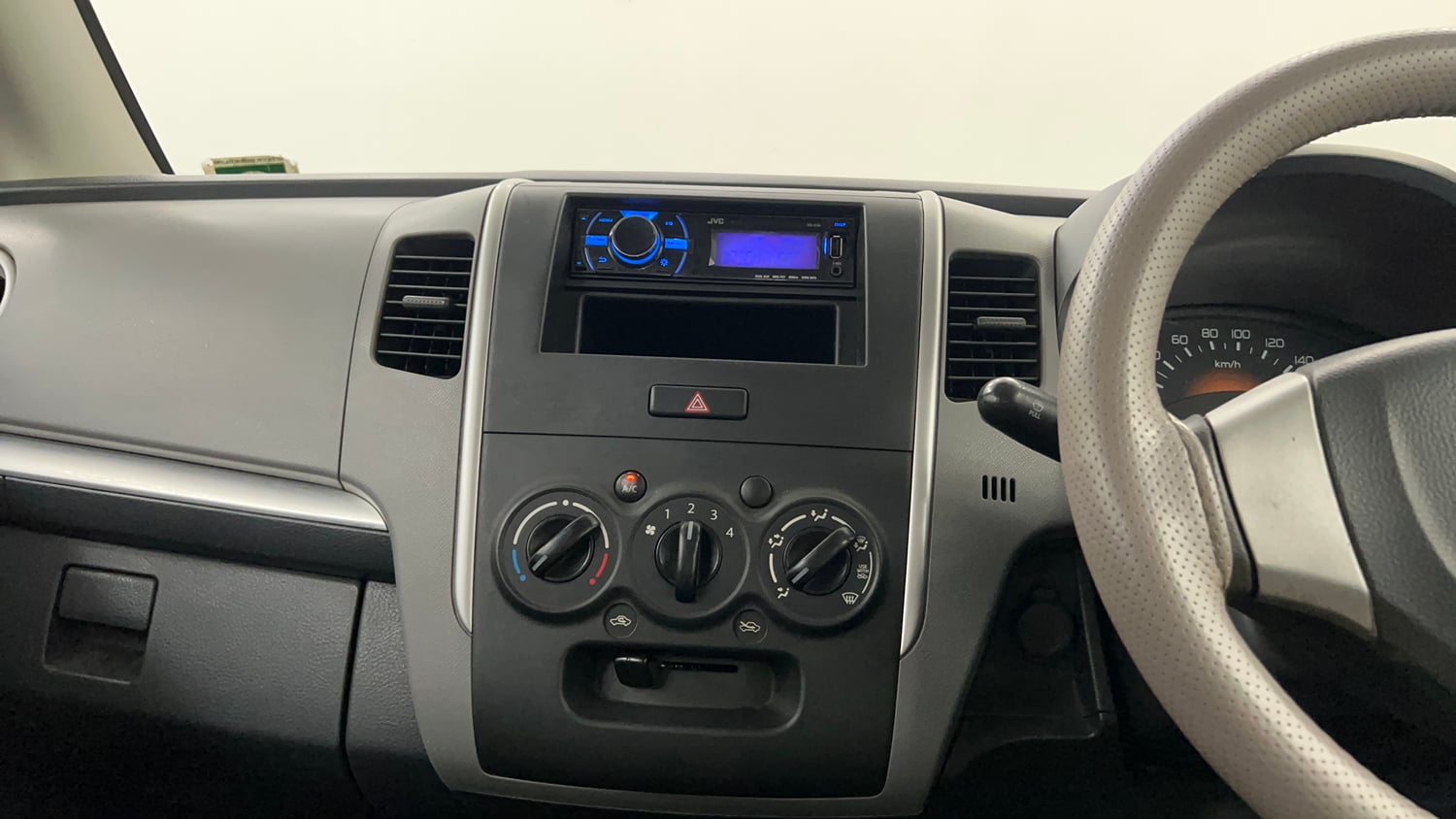 Used 2012 Maruti Suzuki Wagon R LXi Petrol Manual interior MUSIC SYSTEM & AC CONTROL VIEW