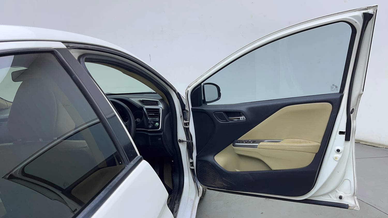 Used 2015 Honda City VX CVT Petrol Automatic interior RIGHT FRONT DOOR OPEN VIEW