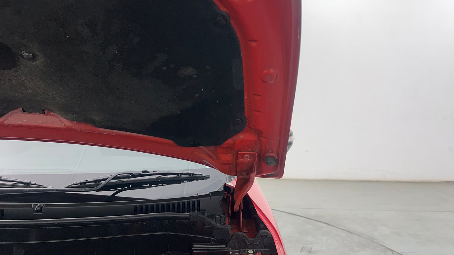 Used 2023 Maruti Suzuki Brezza Zxi Dual Tone Petrol Manual engine ENGINE LEFT SIDE HINGE & APRON VIEW