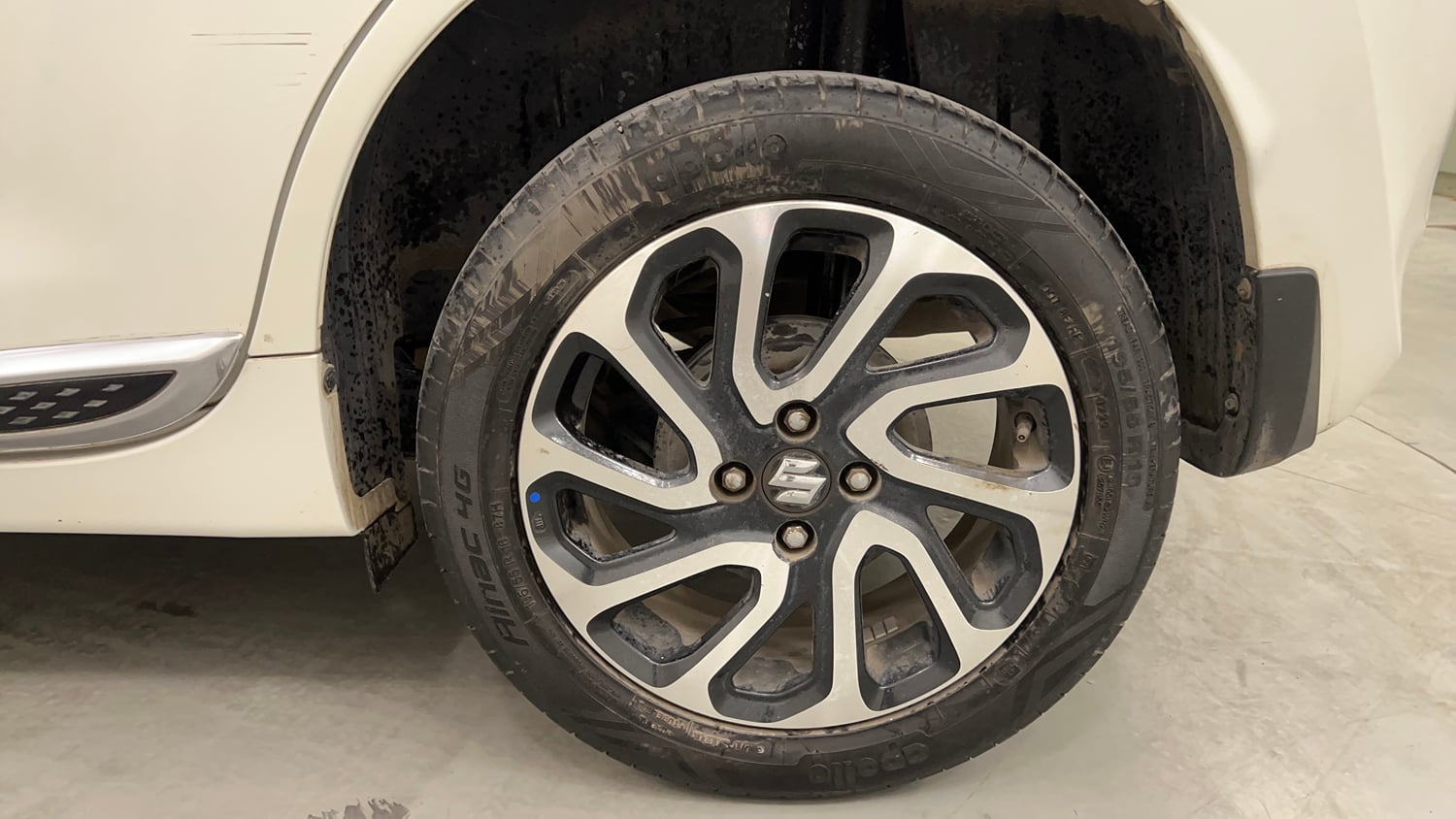 Used 2022 Maruti Suzuki Baleno Alpha AGS Petrol Automatic tyres LEFT REAR TYRE RIM VIEW