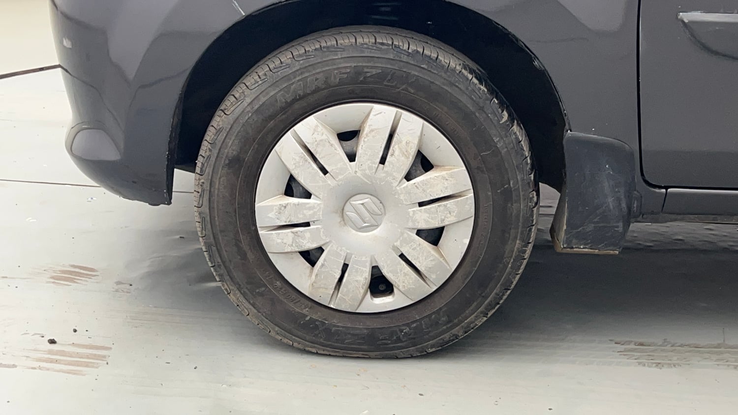 Used 2015 Maruti Suzuki Alto 800 Lxi Petrol Manual tyres LEFT FRONT TYRE RIM VIEW