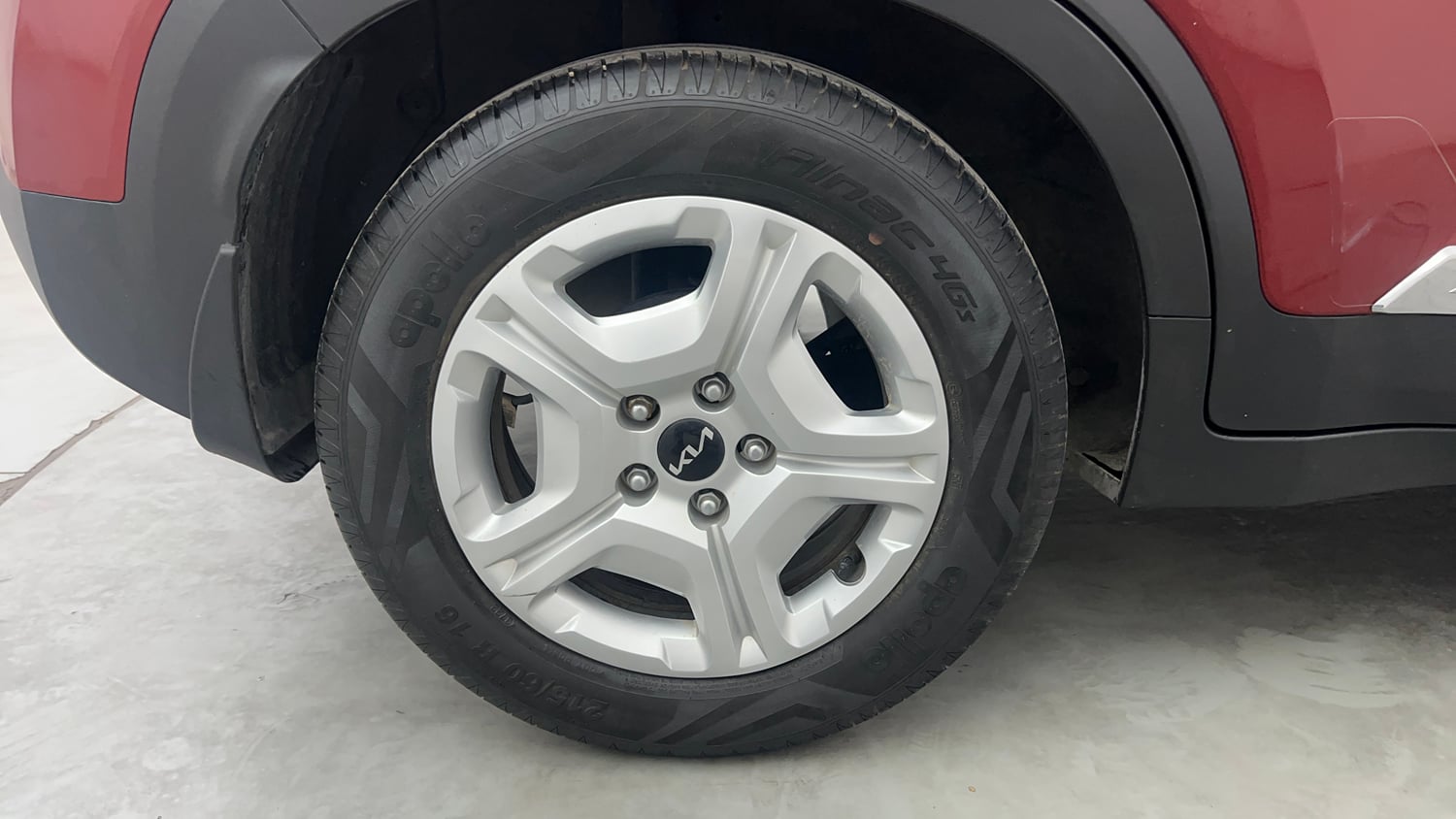 Used 2022 Kia Sonet HTK Plus 1.2 Petrol Manual tyres RIGHT REAR TYRE RIM VIEW