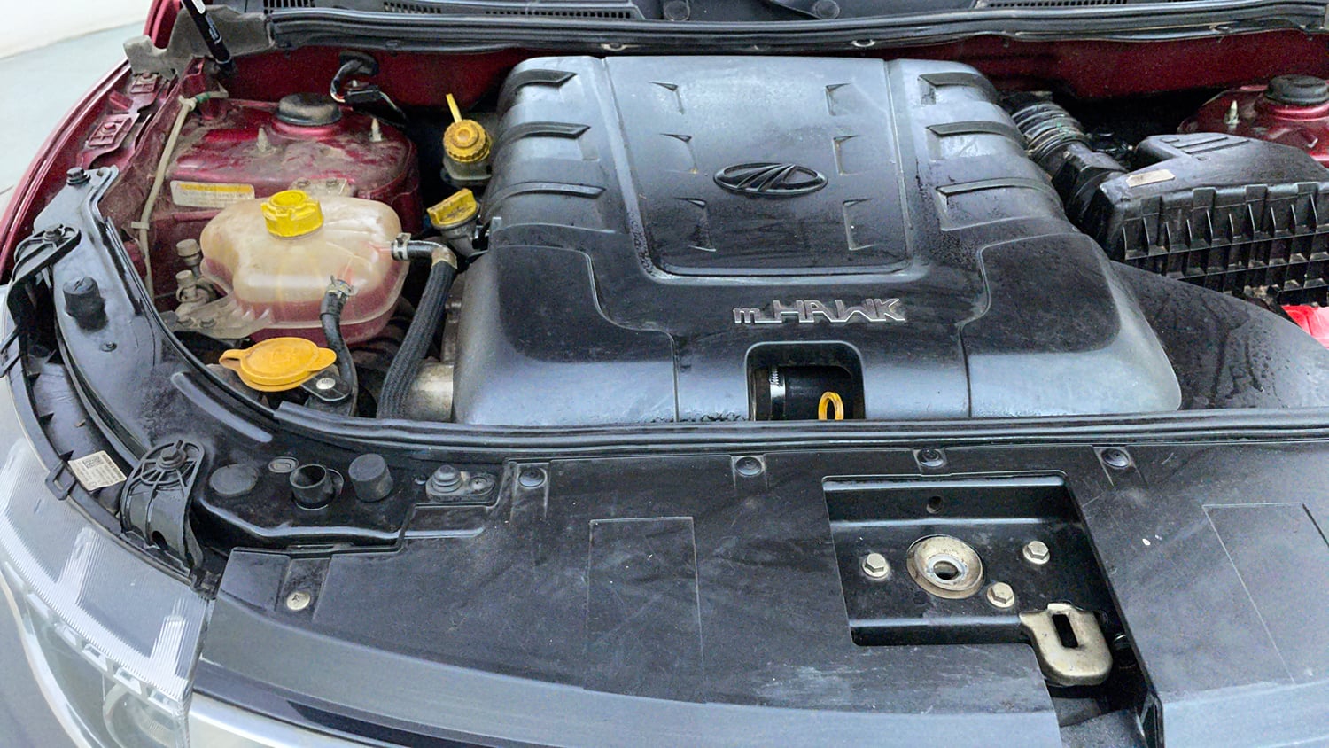 Used 2018 Mahindra XUV500 W11 Diesel Manual engine ENGINE RIGHT SIDE VIEW