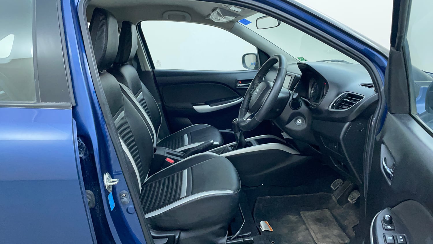 Used 2018 Maruti Suzuki Baleno Delta 1.2 Petrol Manual interior RIGHT SIDE FRONT DOOR CABIN VIEW