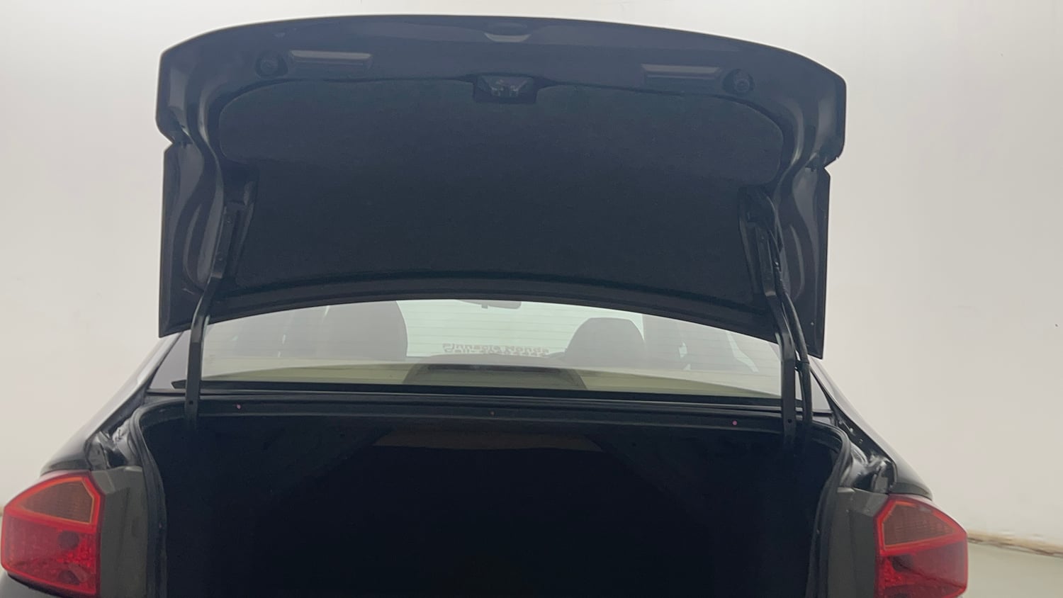 Used 2018 Honda City V Diesel Diesel Manual interior DICKY DOOR OPEN VIEW