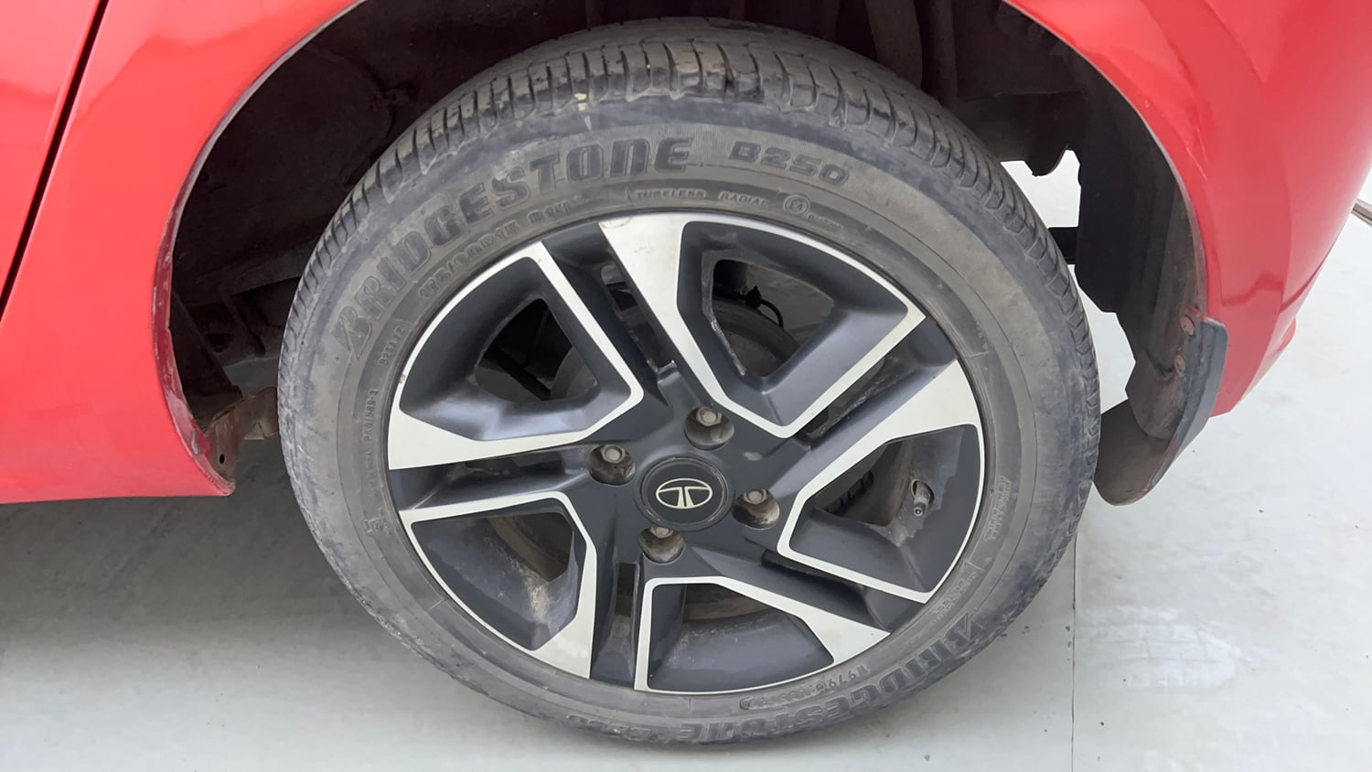 Used 2021 Tata Tiago XZ Plus Petrol Manual tyres LEFT REAR TYRE RIM VIEW