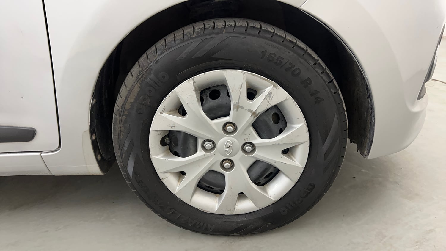 Used 2016 Hyundai Grand i10 Sportz 1.2 Kappa VTVT Petrol Manual tyres RIGHT FRONT TYRE RIM VIEW