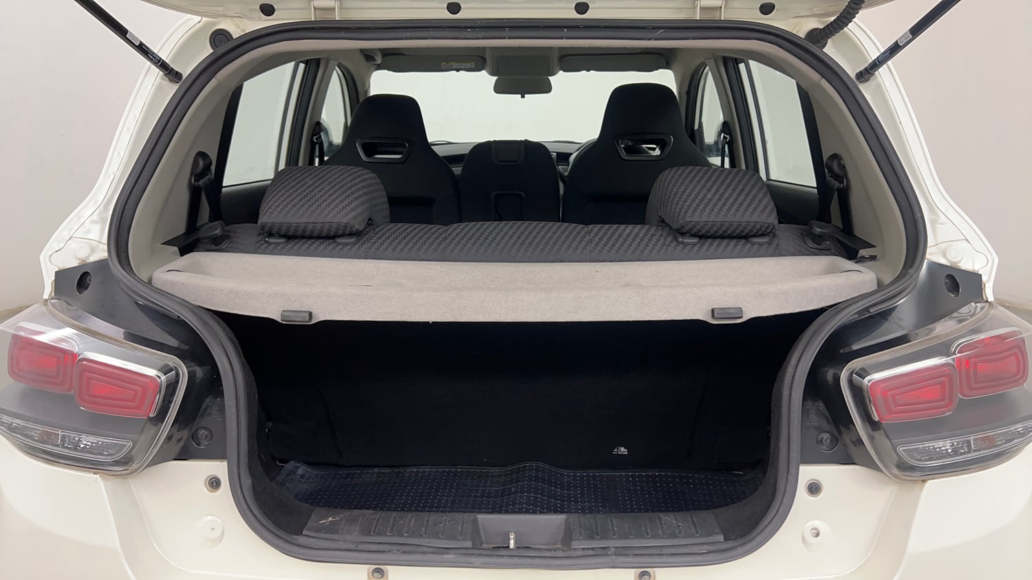 Used 2018 Mahindra KUV100 NXT K8 D 6 STR Diesel Manual interior DICKY INSIDE VIEW