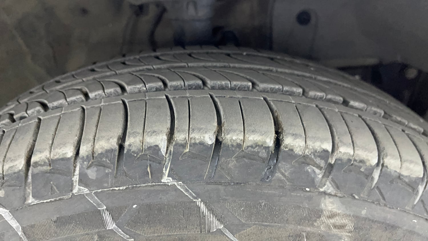 Used 2015 Honda City VX CVT Petrol Automatic tyres RIGHT FRONT TYRE TREAD VIEW