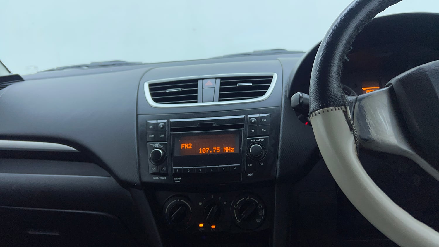 Used 2015 Maruti Suzuki Swift VXi Petrol Manual top_features Integrated (in-dash) music system