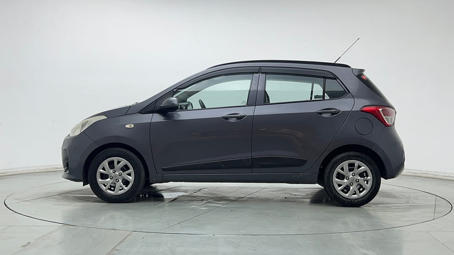 Used 2019 Hyundai Grand i10 Magna 1.2 Kappa VTVT Petrol Manual exterior LEFT SIDE VIEW