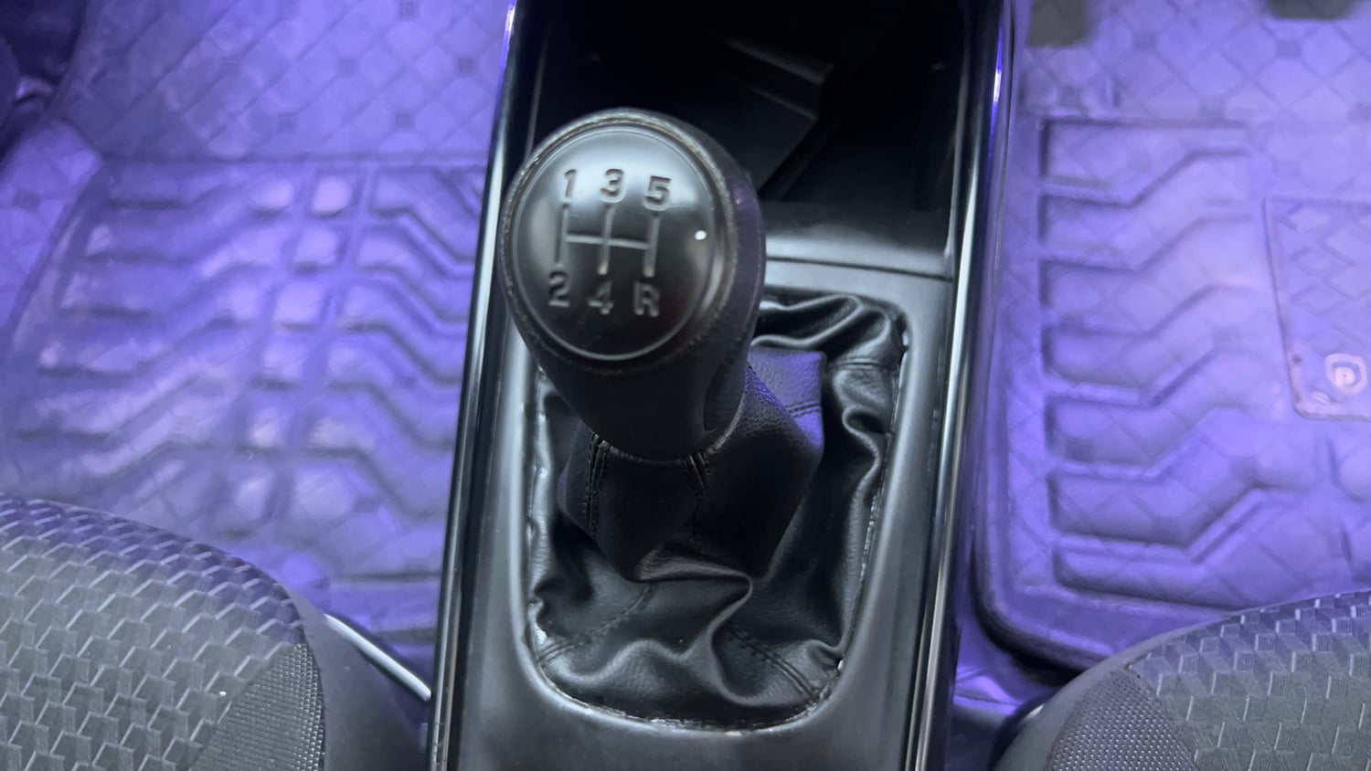 Used 2021 Maruti Suzuki Baleno Sigma Petrol Manual interior GEAR  KNOB VIEW